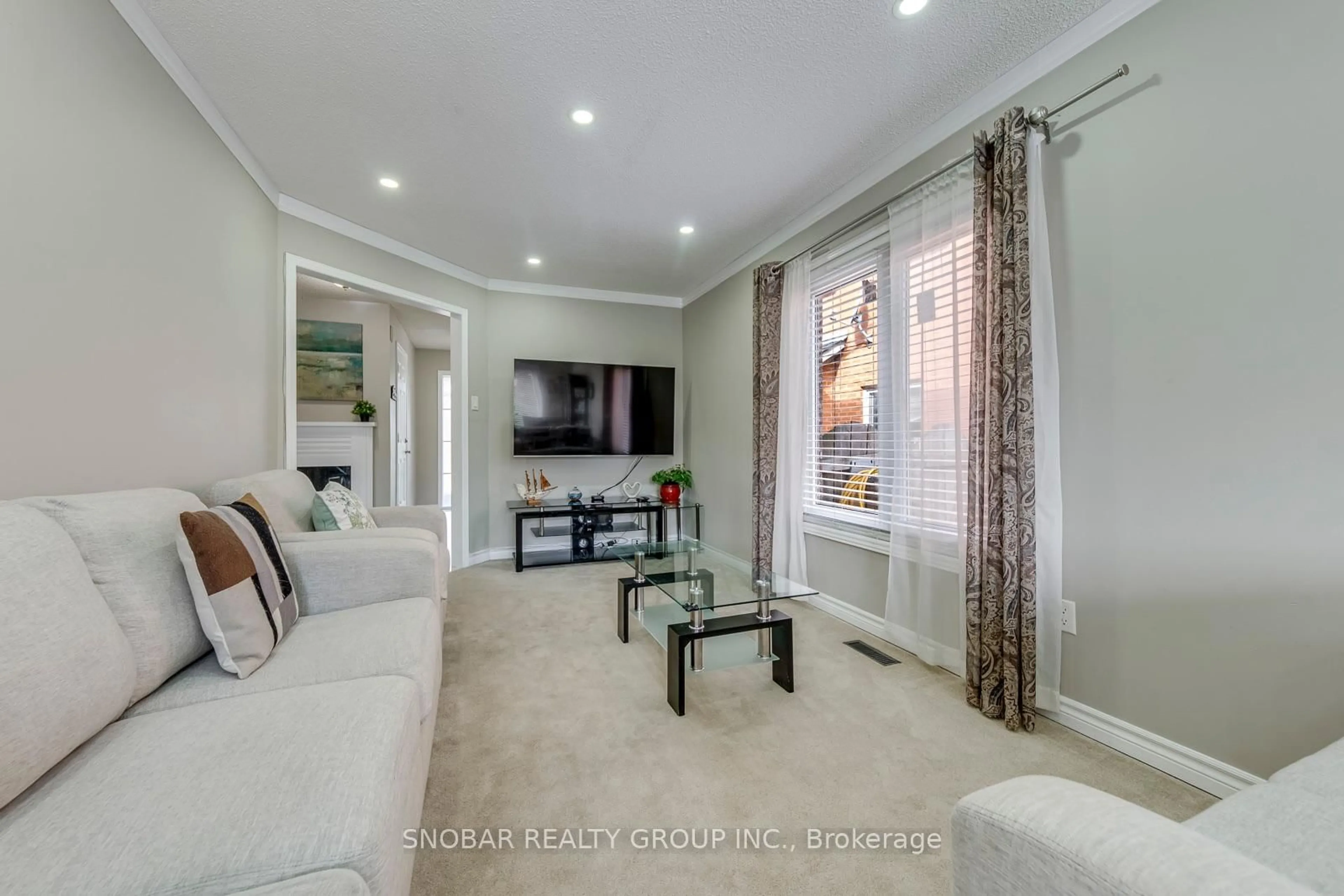 Living room with furniture, unknown for 99 Bighorn Cres, Brampton Ontario L6R 1G2
