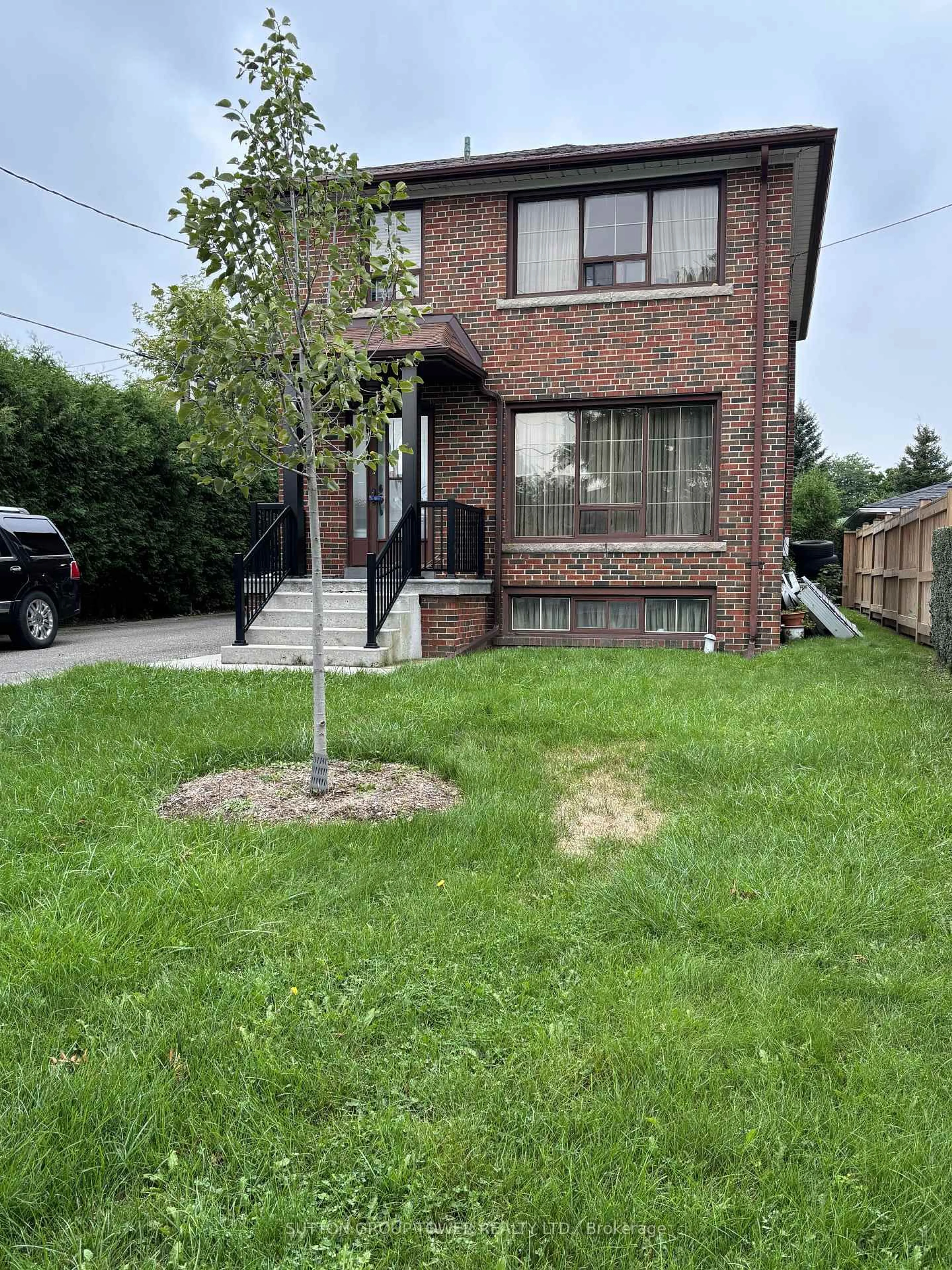 A pic from outside/outdoor area/front of a property/back of a property/a pic from drone, street for 200 Locksley Ave, Toronto Ontario M6B 3N9