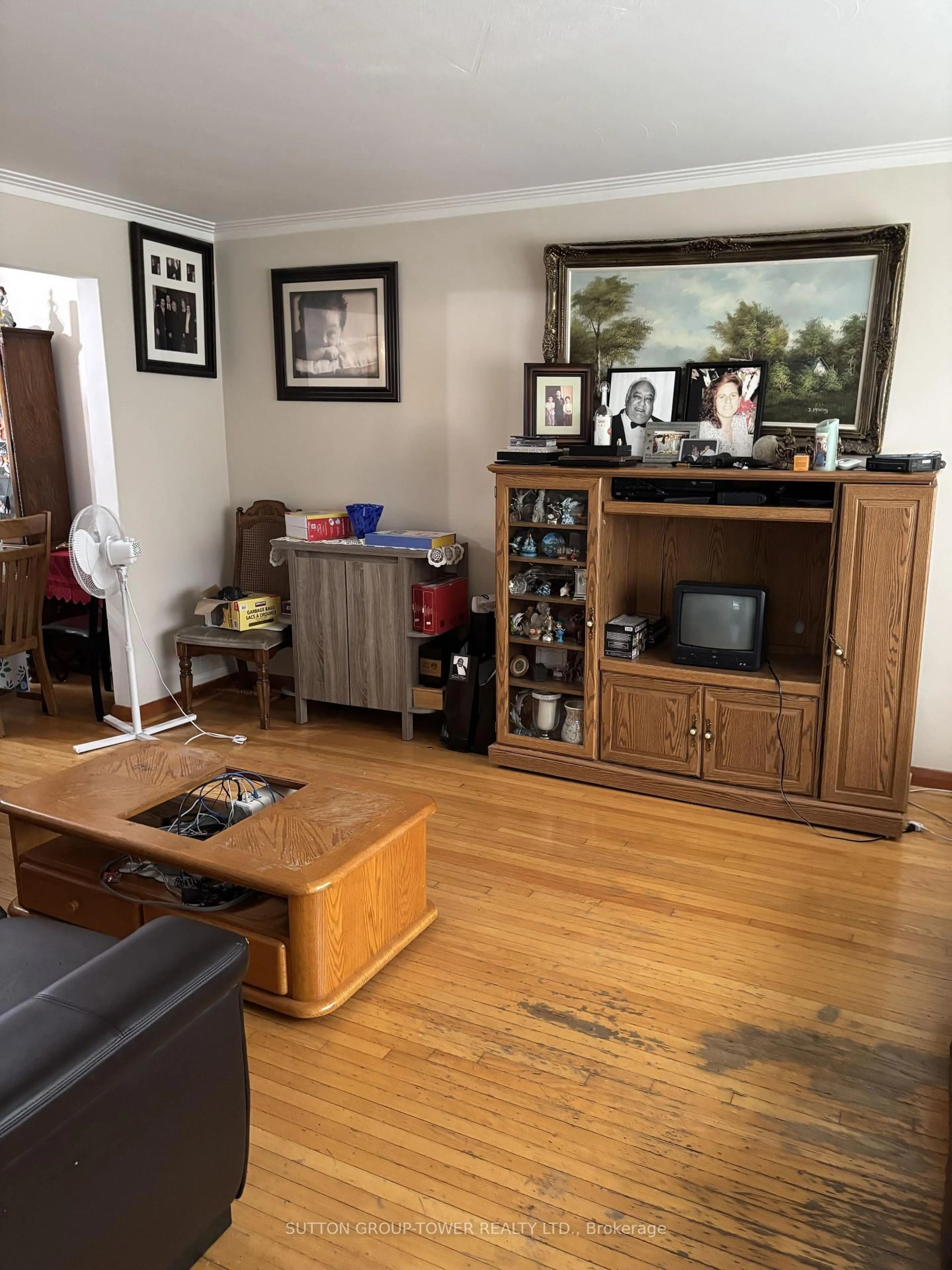 Living room with furniture, unknown for 200 Locksley Ave, Toronto Ontario M6B 3N9