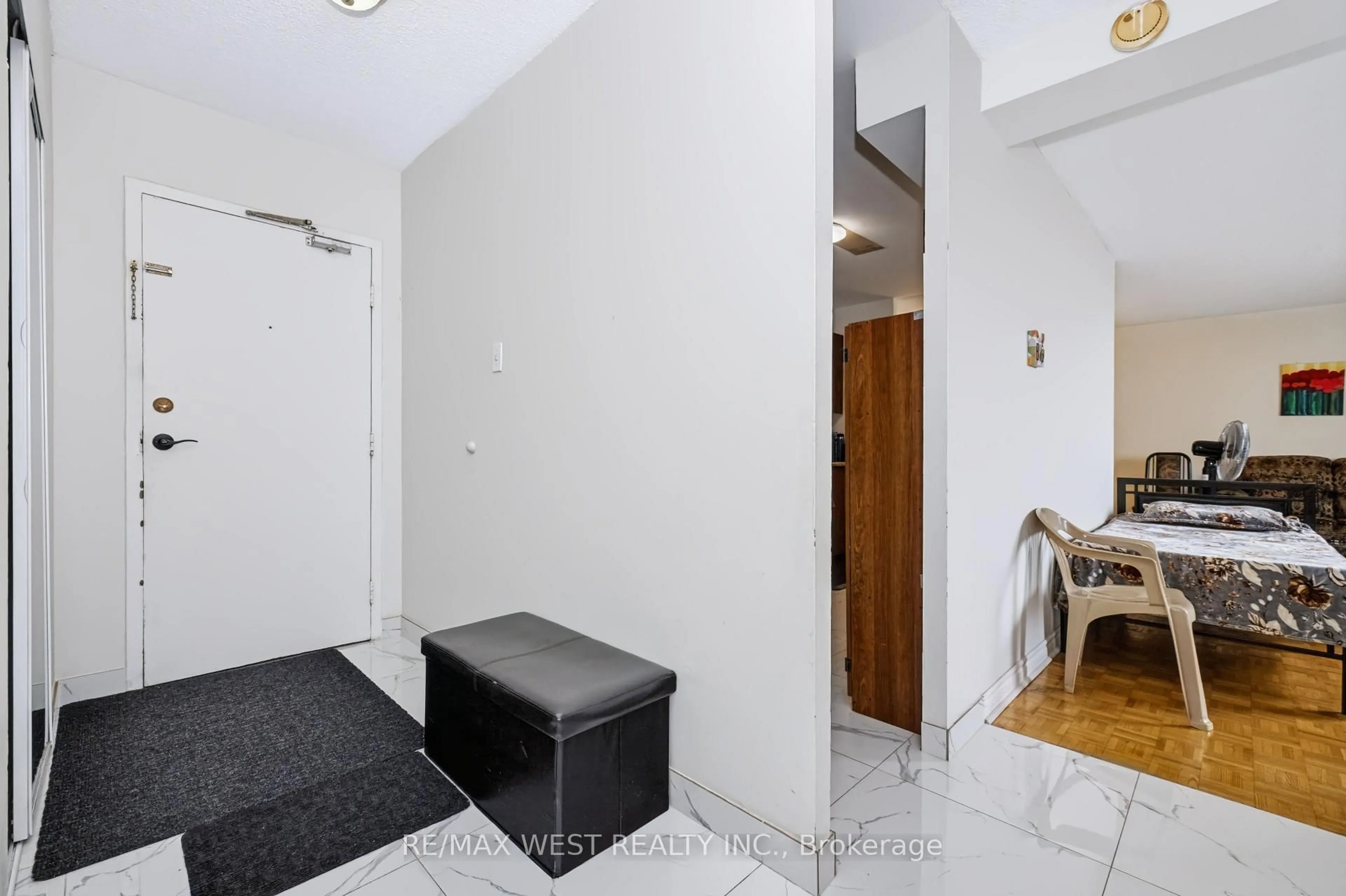 Unknown for 2645 Kipling Ave #506, Toronto Ontario M9V 3S6