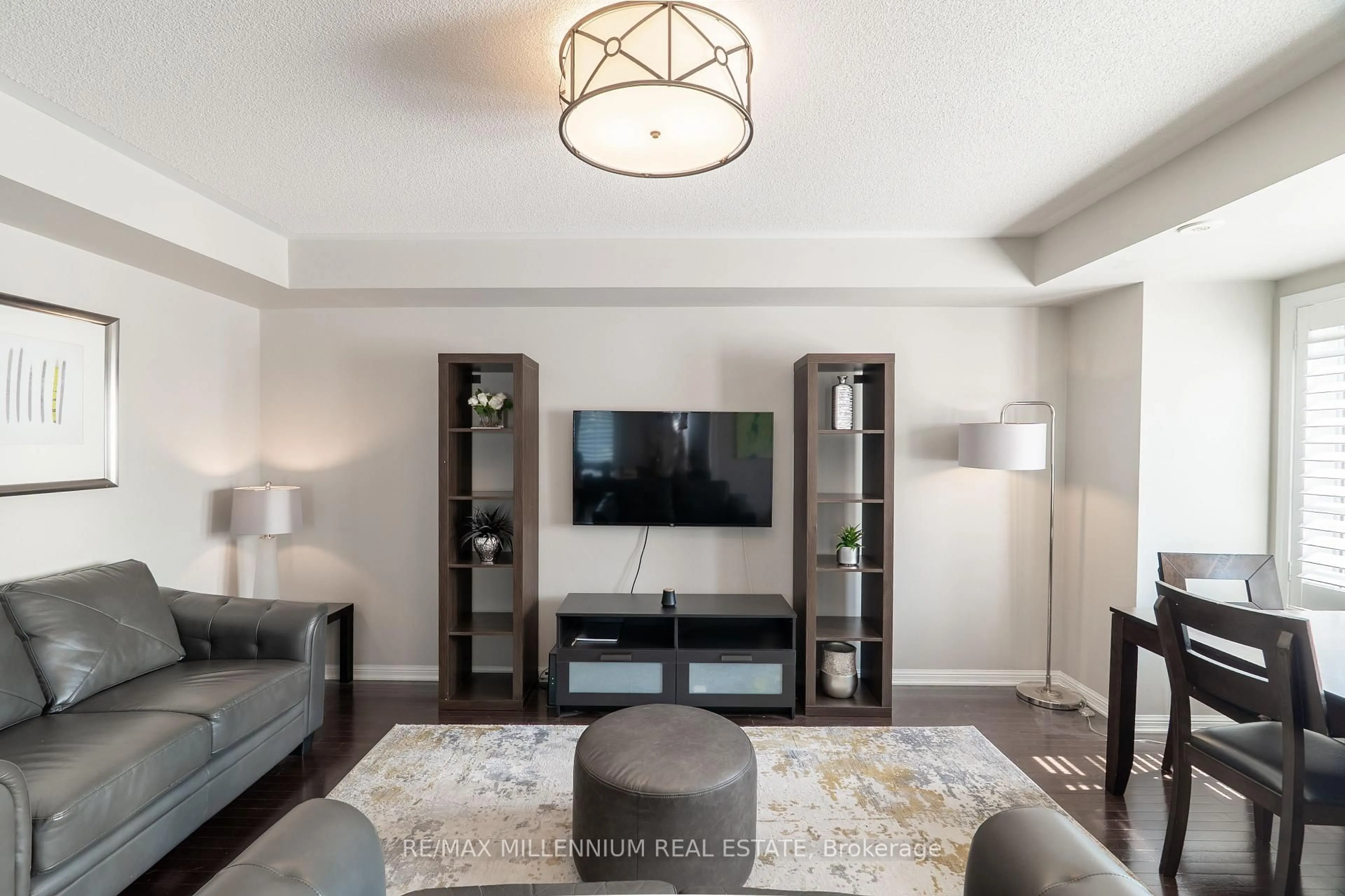 Living room with furniture, unknown for 2614 Dashwood Dr #17, Oakville Ontario L6M 0K5