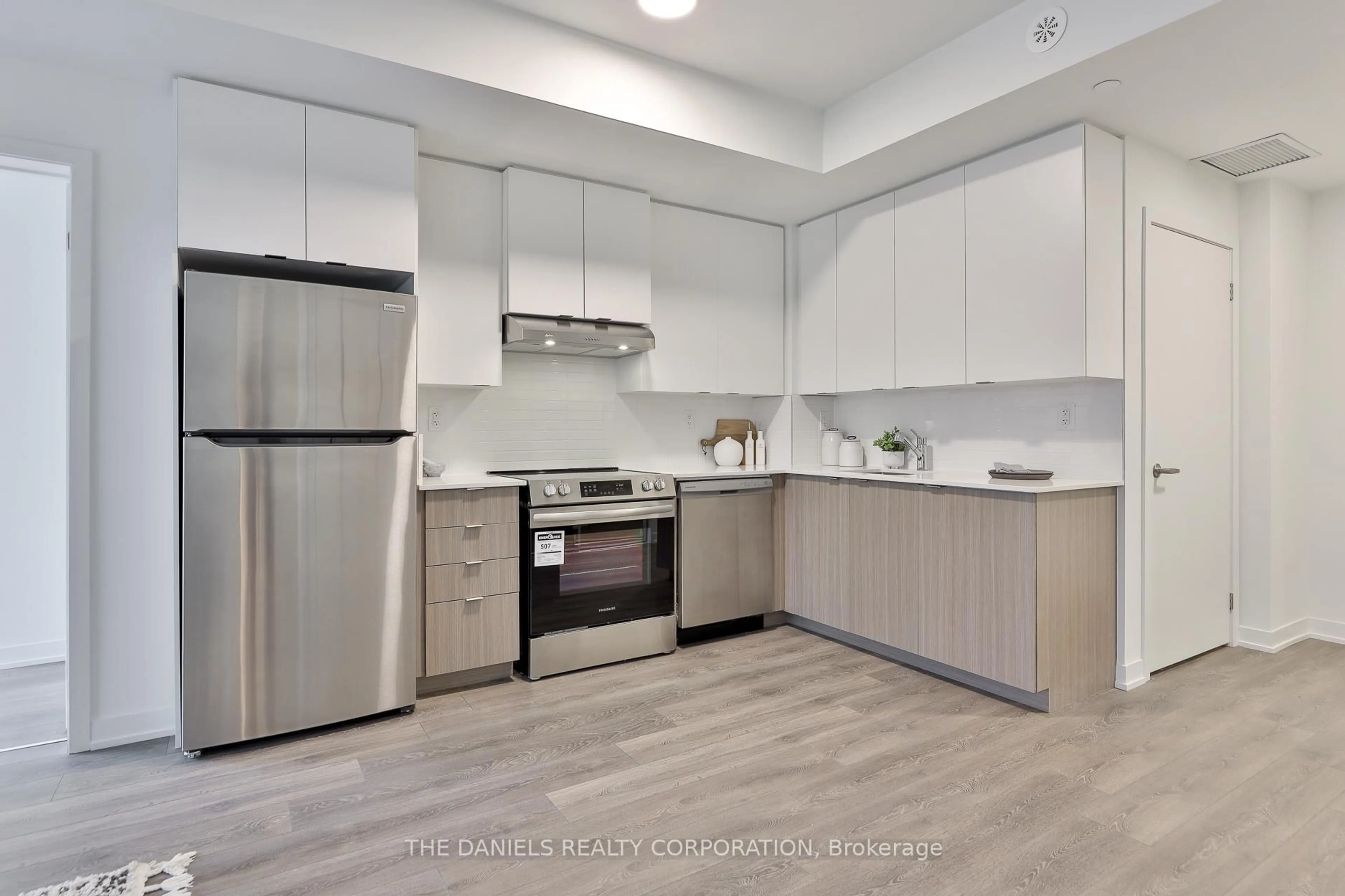 Standard kitchen, unknown for 135 Canon Jackson Dr #201, Toronto Ontario M6M 0C3