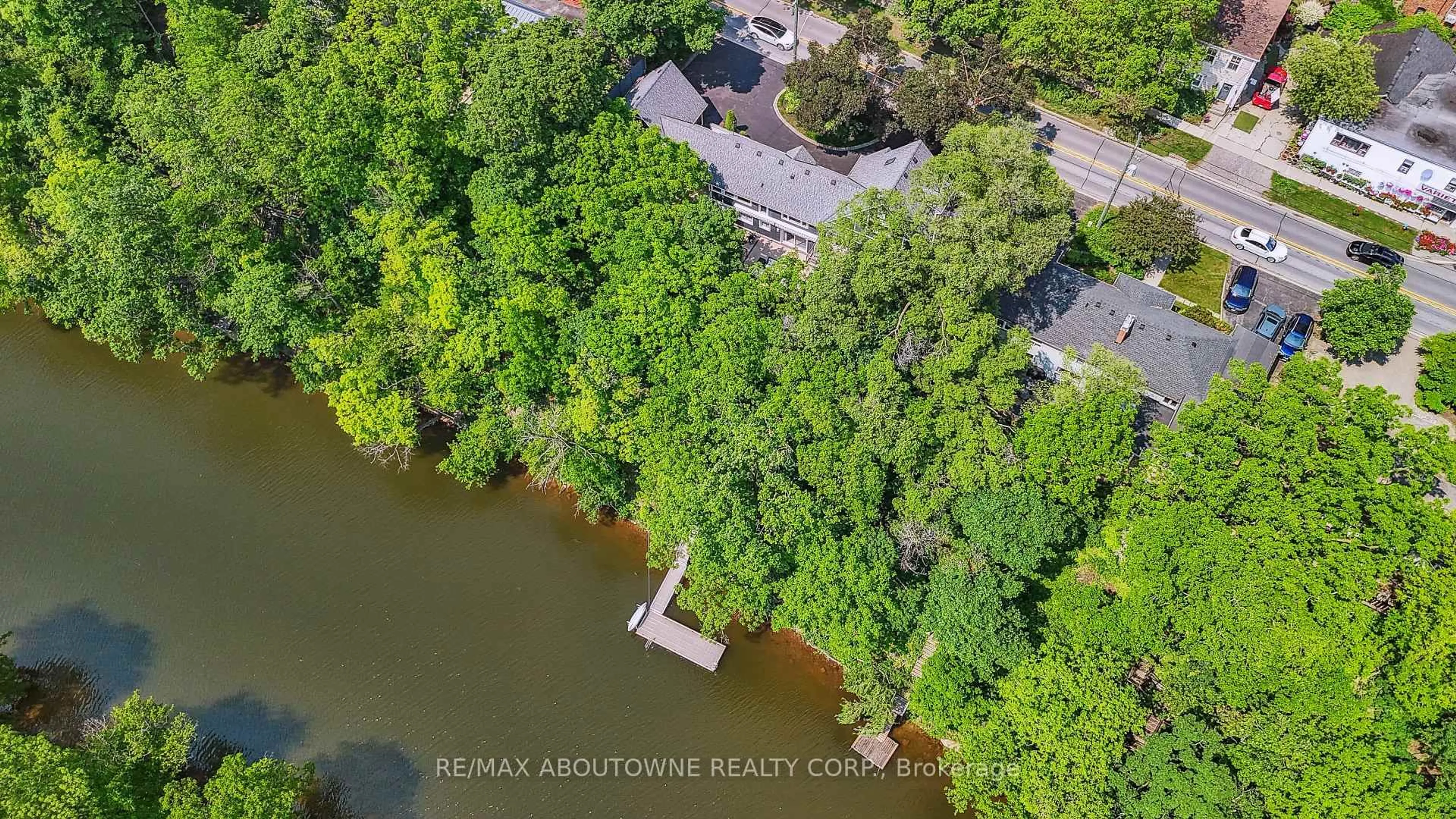 A pic from outside/outdoor area/front of a property/back of a property/a pic from drone, water/lake/river/ocean view for 382 Trafalgar Rd, Oakville Ontario L6J 3H5