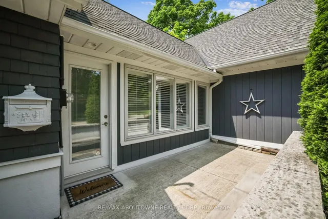 382 Trafalgar Rd, Oakville 5