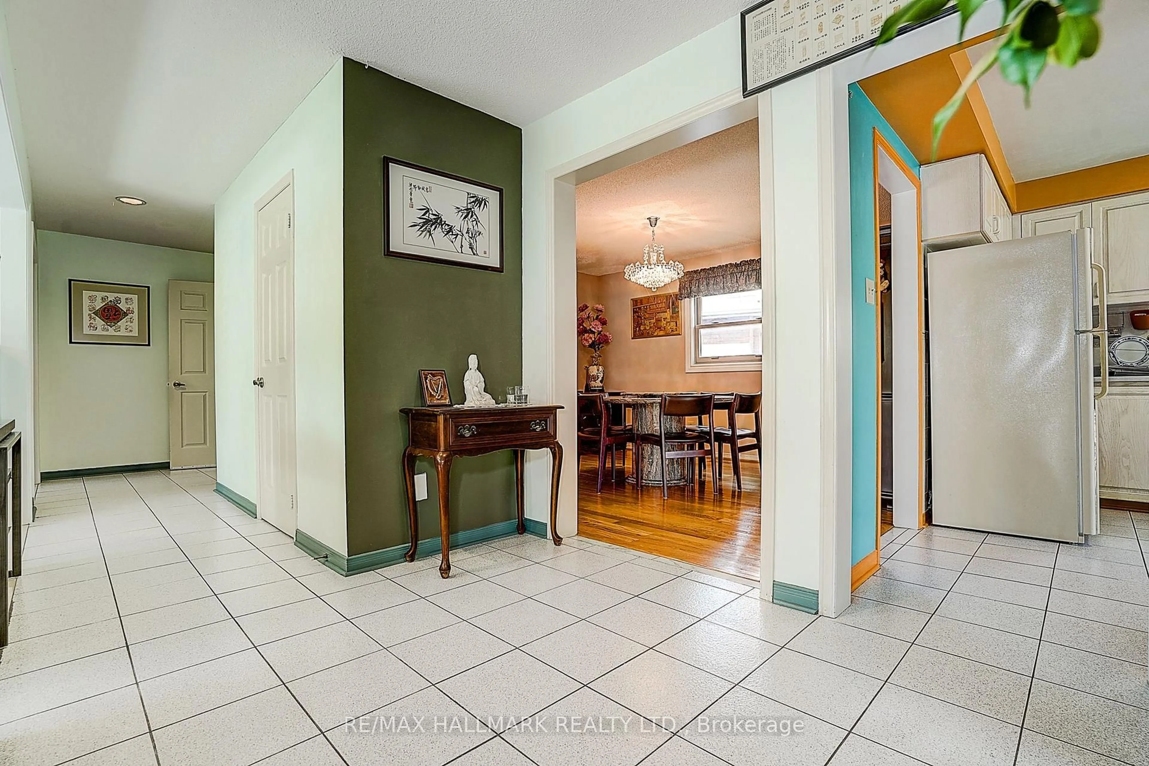 Dining room, ceramic/tile floor for 4491 Andiron Crt, Mississauga Ontario L5V 1C9