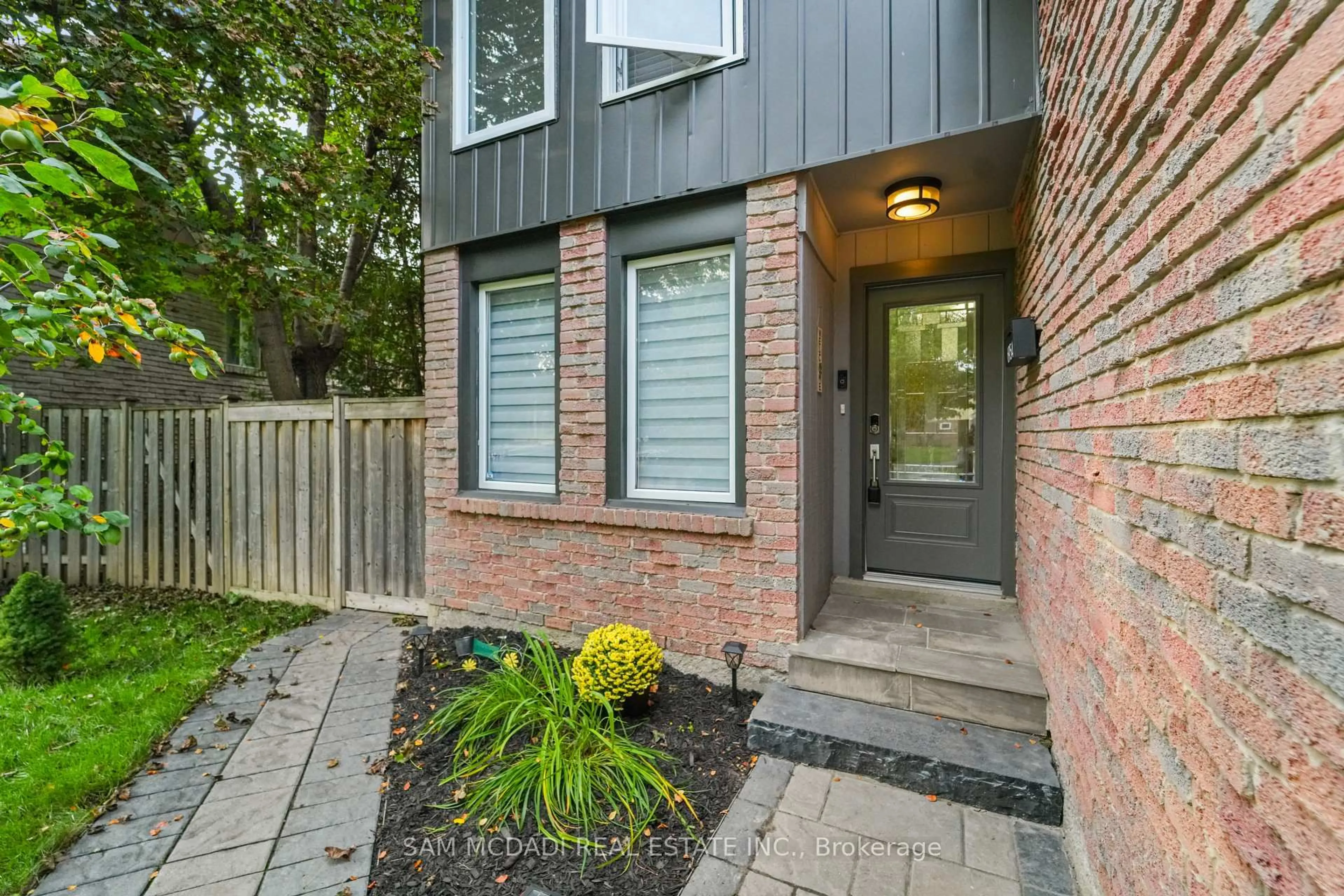 Home with brick exterior material, street for 6954 Cadiz Cres, Mississauga Ontario L5N 1Y4