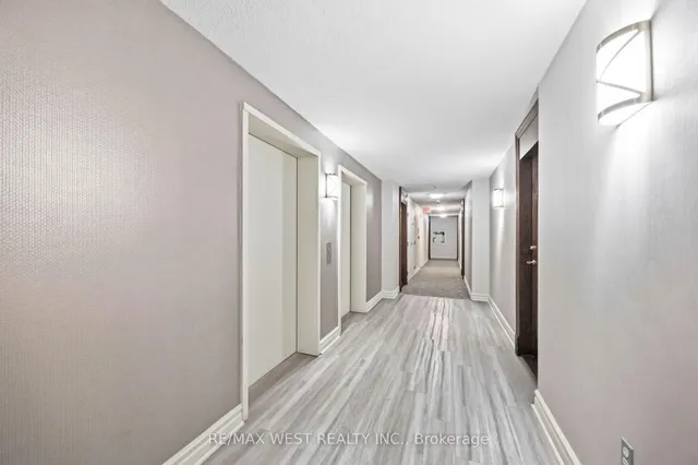 15 Michael Power Pl #809, Toronto 5