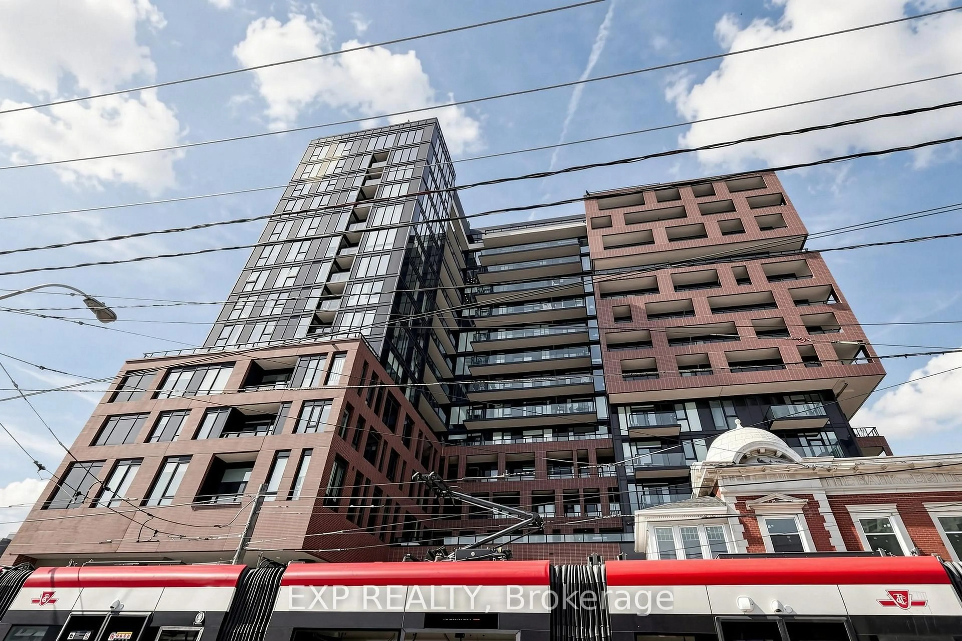 Unknown for 270 dufferin St #318, Toronto Ontario M6C 1A7