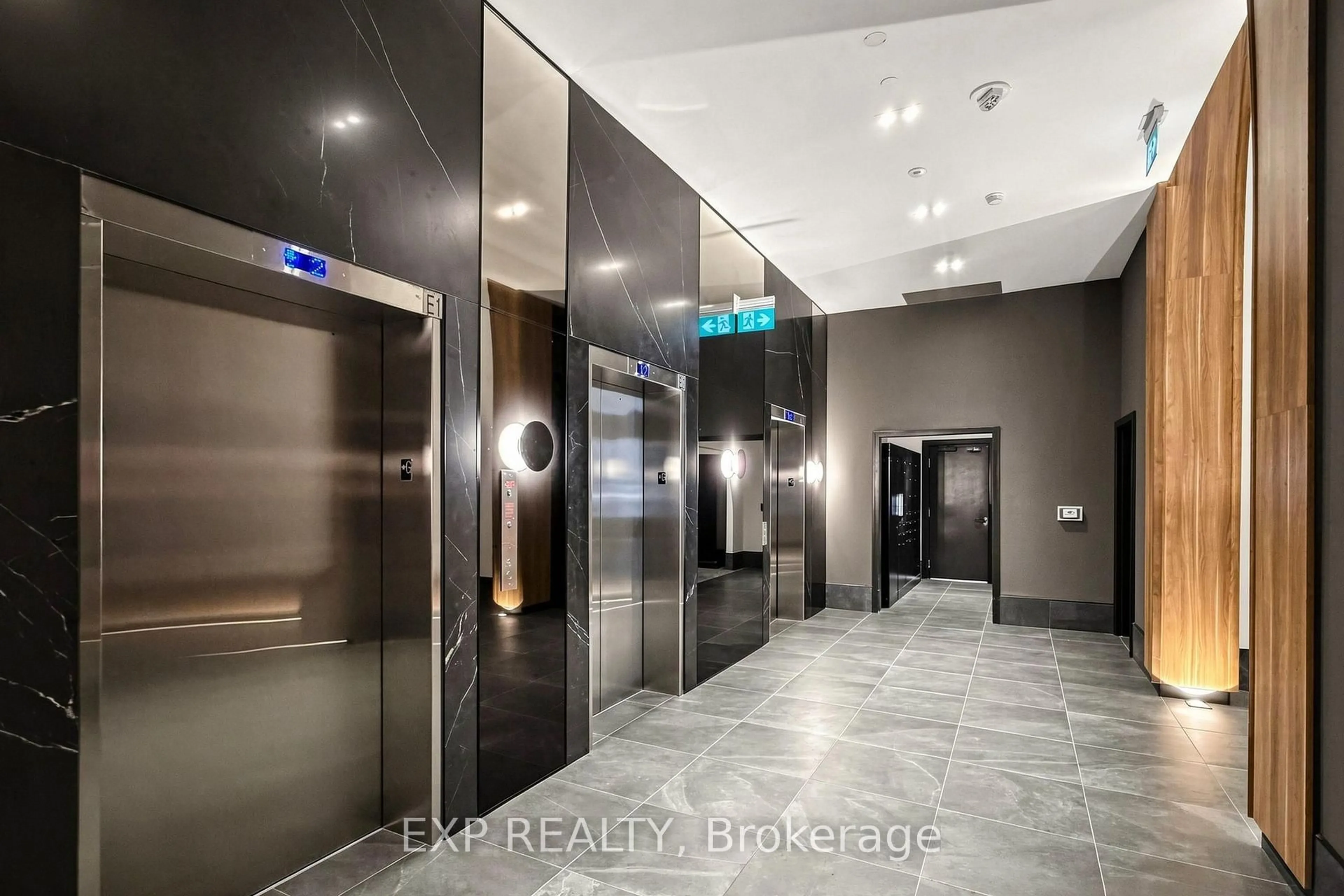 Indoor foyer for 270 dufferin St #318, Toronto Ontario M6C 1A7
