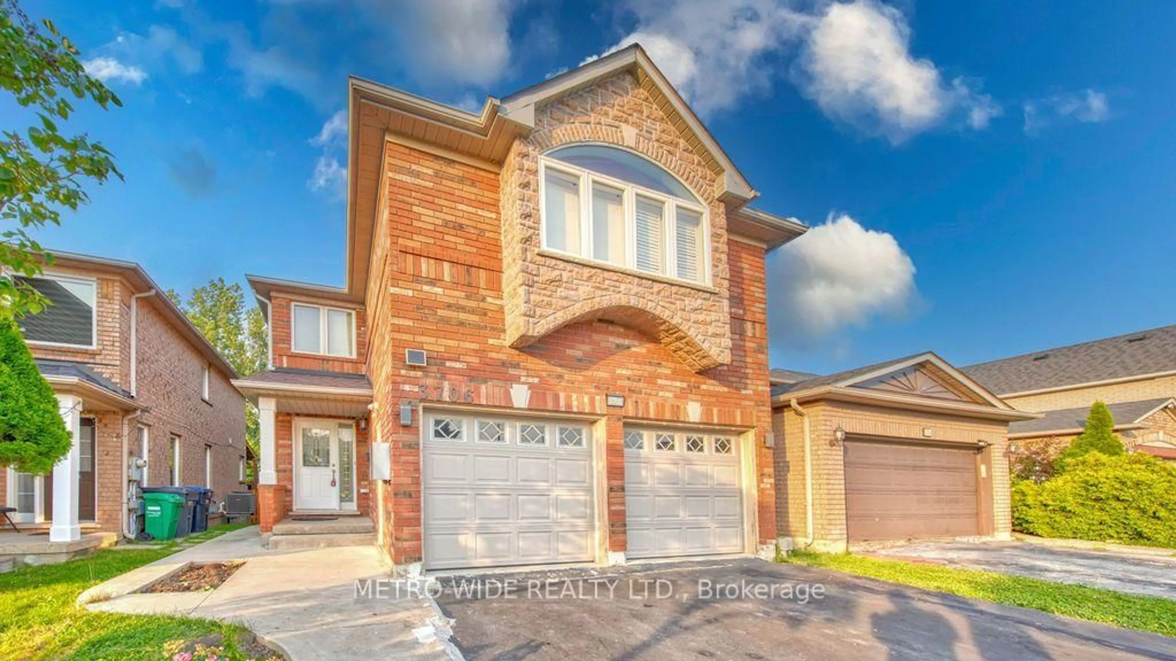 Home with brick exterior material, street for 3706 Forest Bluff Cres, Mississauga Ontario L5N 7W7