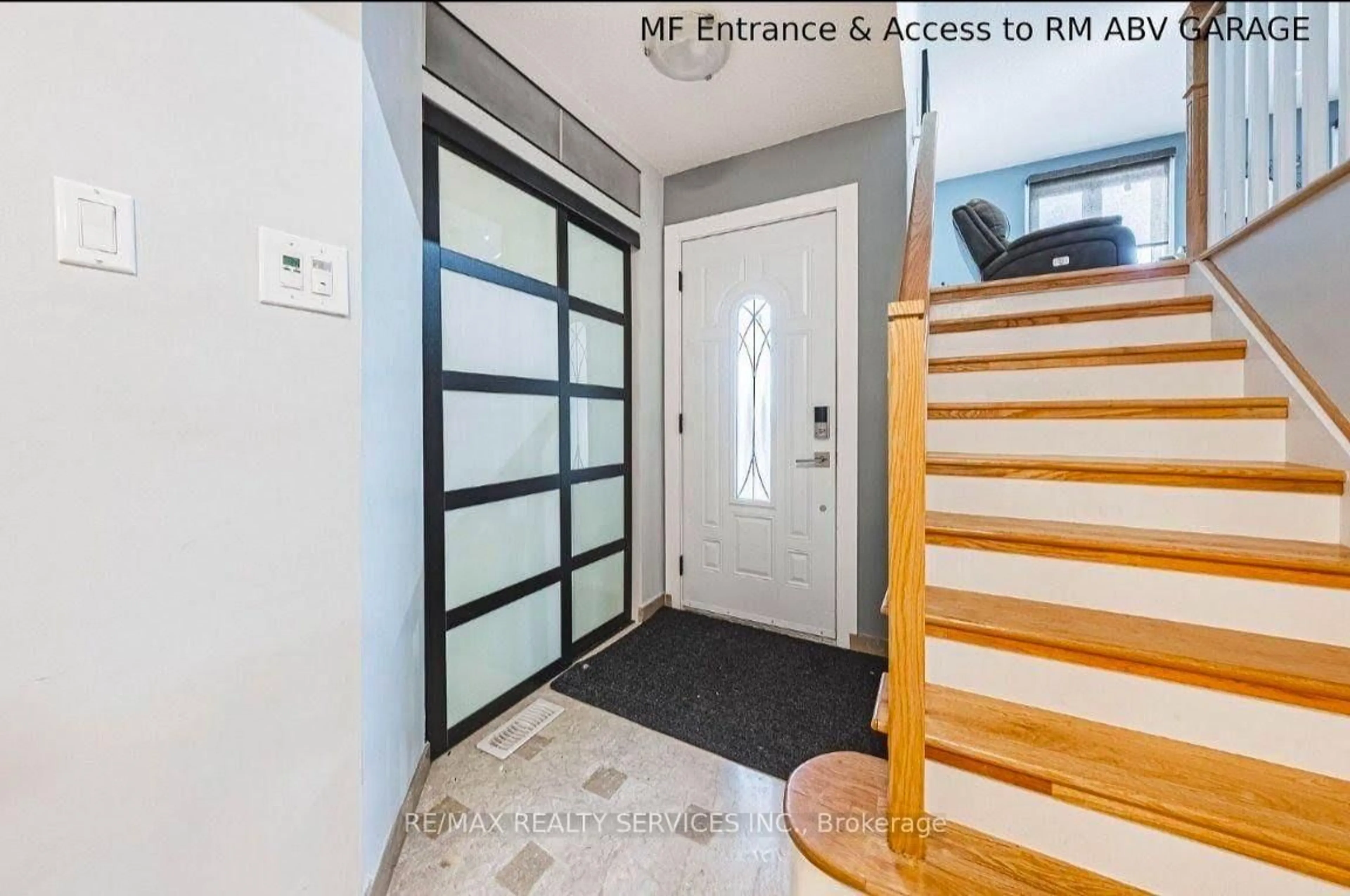 Indoor entryway for 4322 Waterford Cres, Mississauga Ontario L5R 2B3