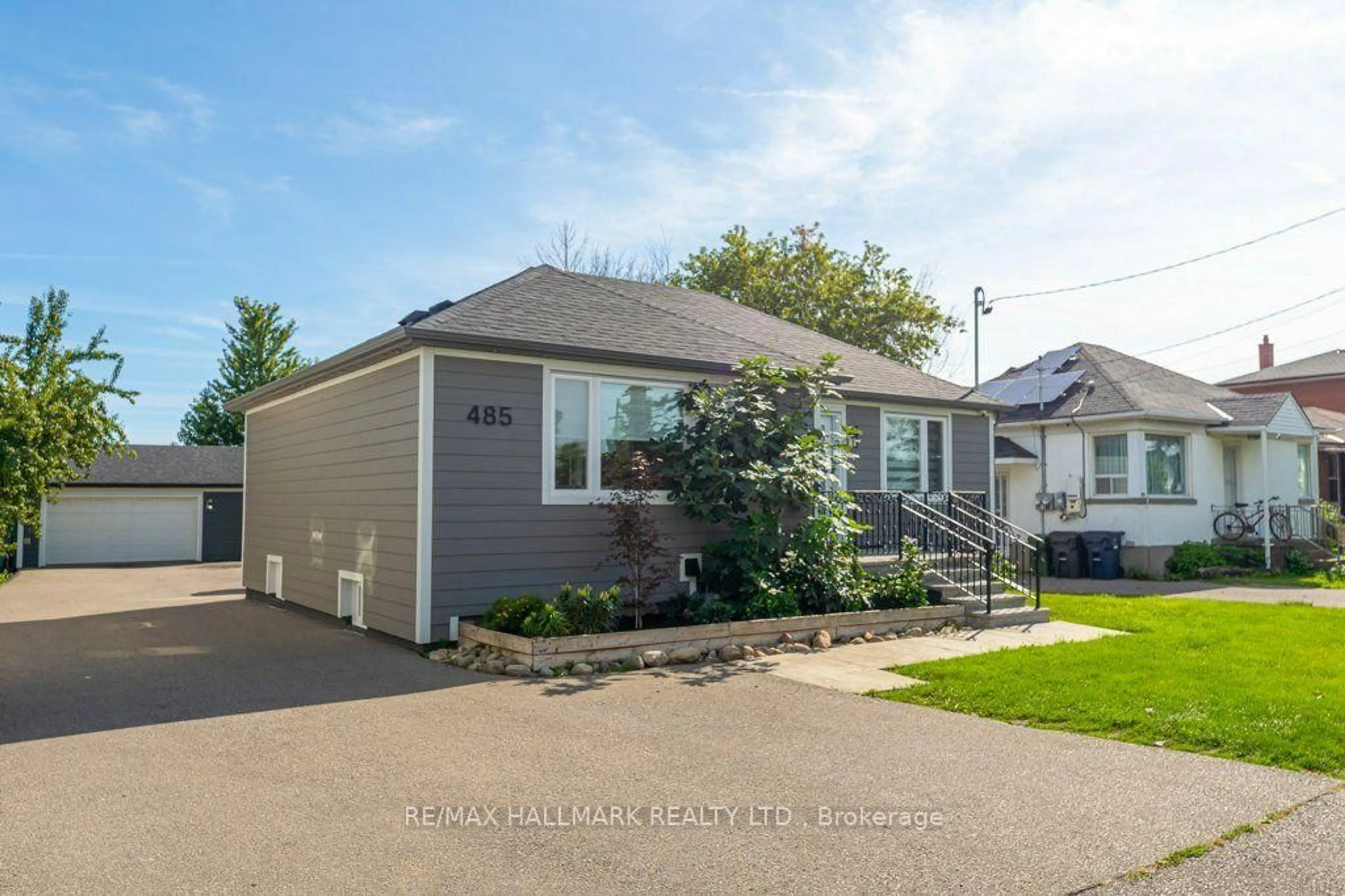 Home with vinyl exterior material, street for 485 Evans Ave, Toronto Ontario M8W 2V2