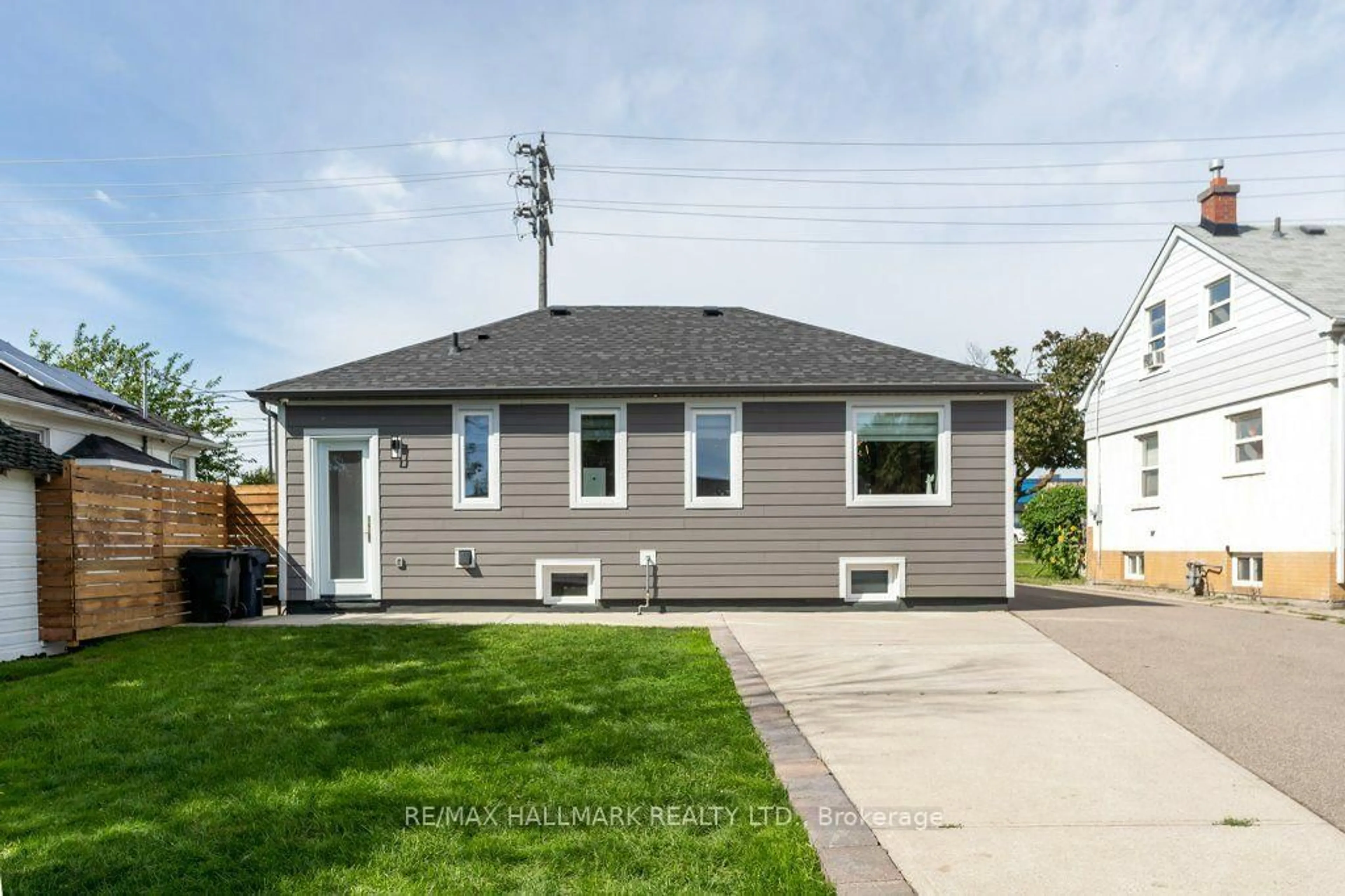 Home with vinyl exterior material, street for 485 Evans Ave, Toronto Ontario M8W 2V2