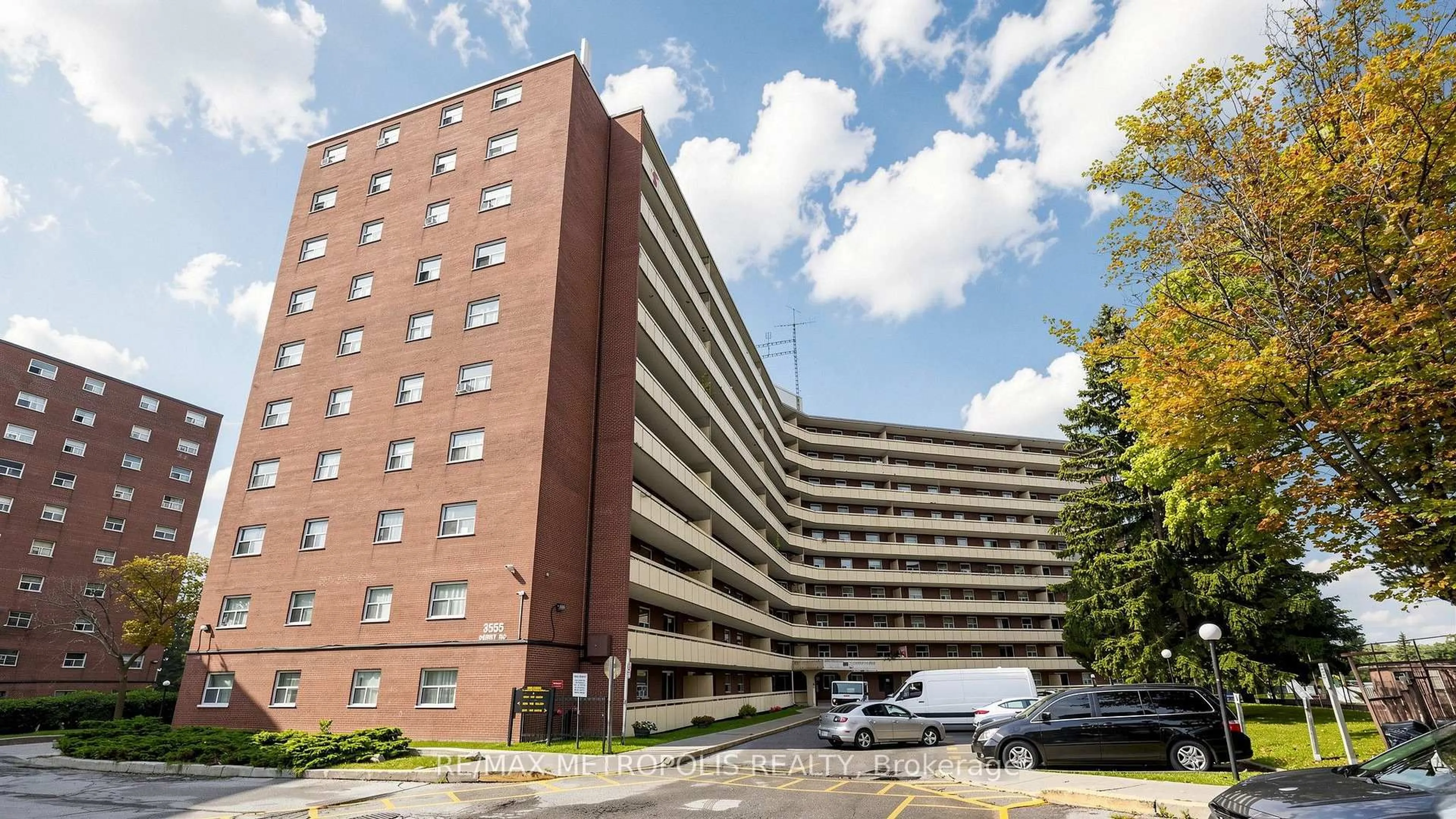 Patio, building for 3555 Derry Rd #1006, Mississauga Ontario L4T 1B2