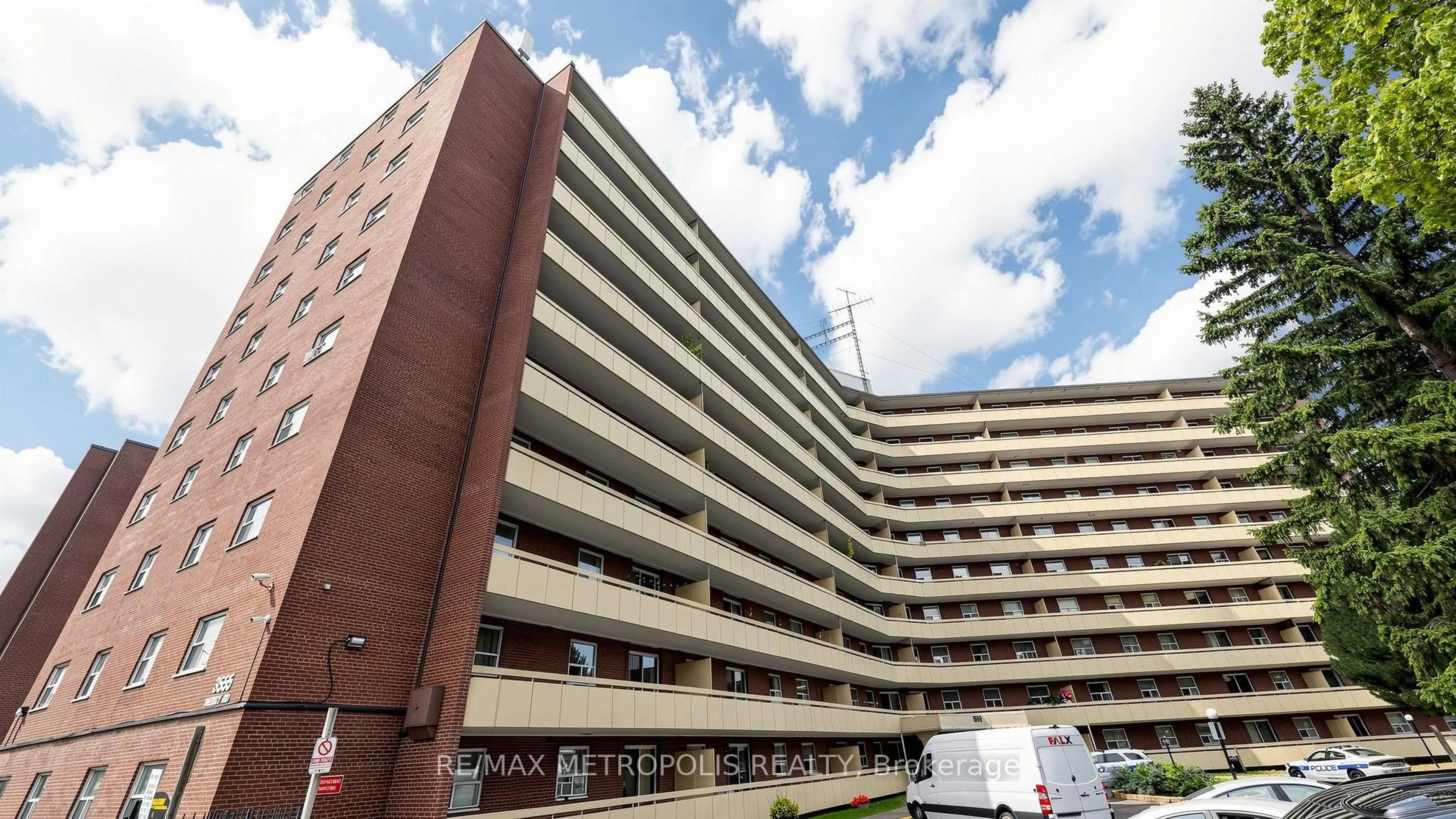 Patio, building for 3555 Derry Rd #1006, Mississauga Ontario L4T 1B2