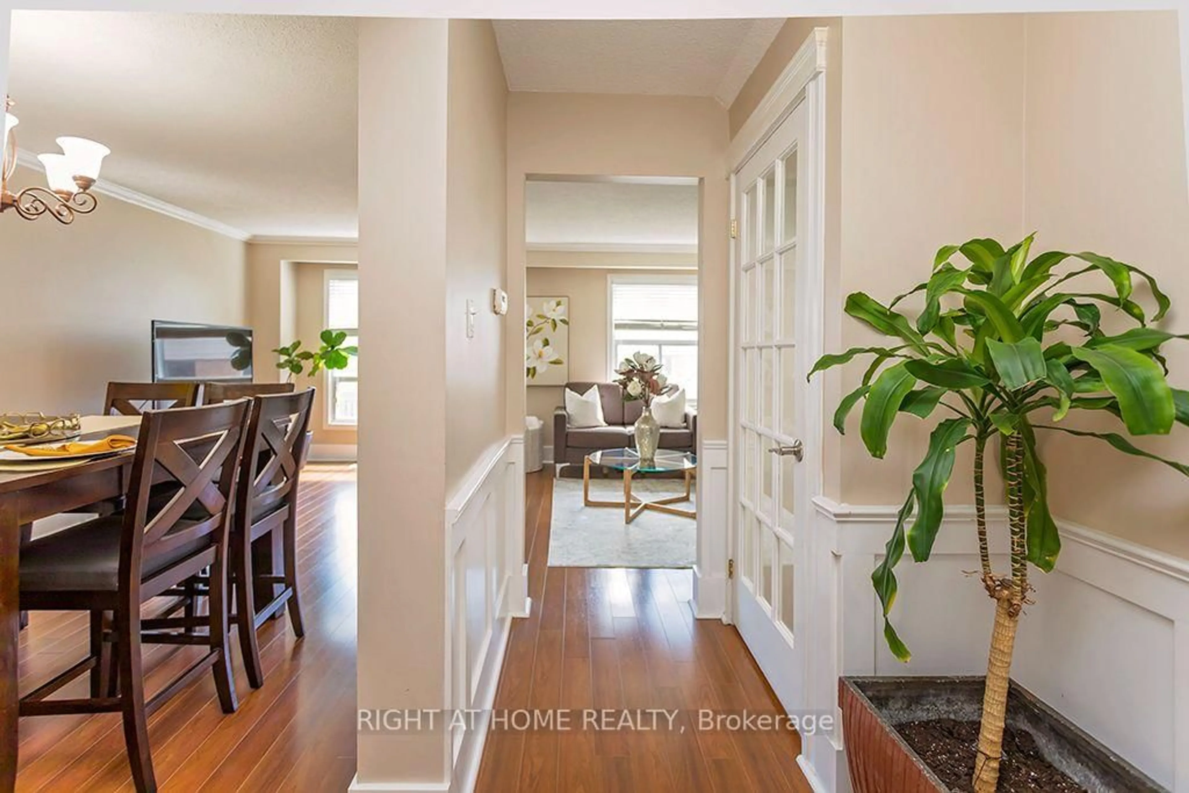 Indoor entryway for 6100 Montevideo Rd #51, Mississauga Ontario L5N 2N8