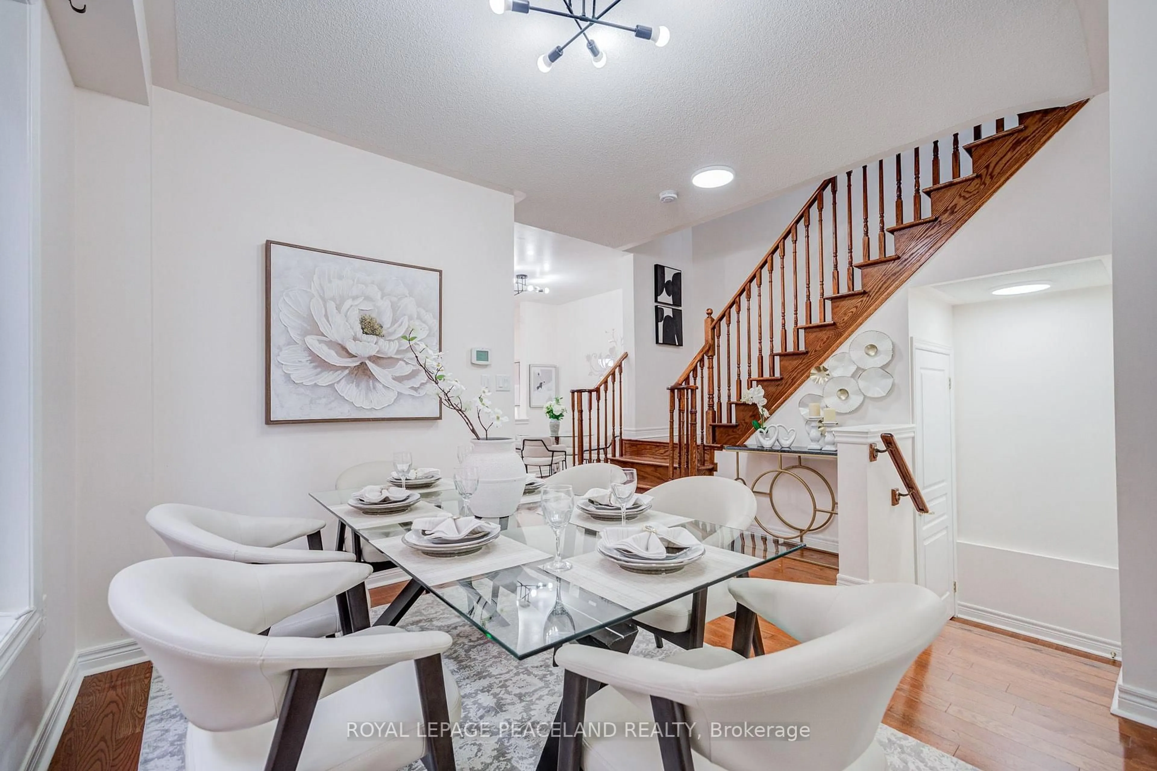 Dining room, unknown for 3074 Doyle St, Mississauga Ontario L5M 0M9