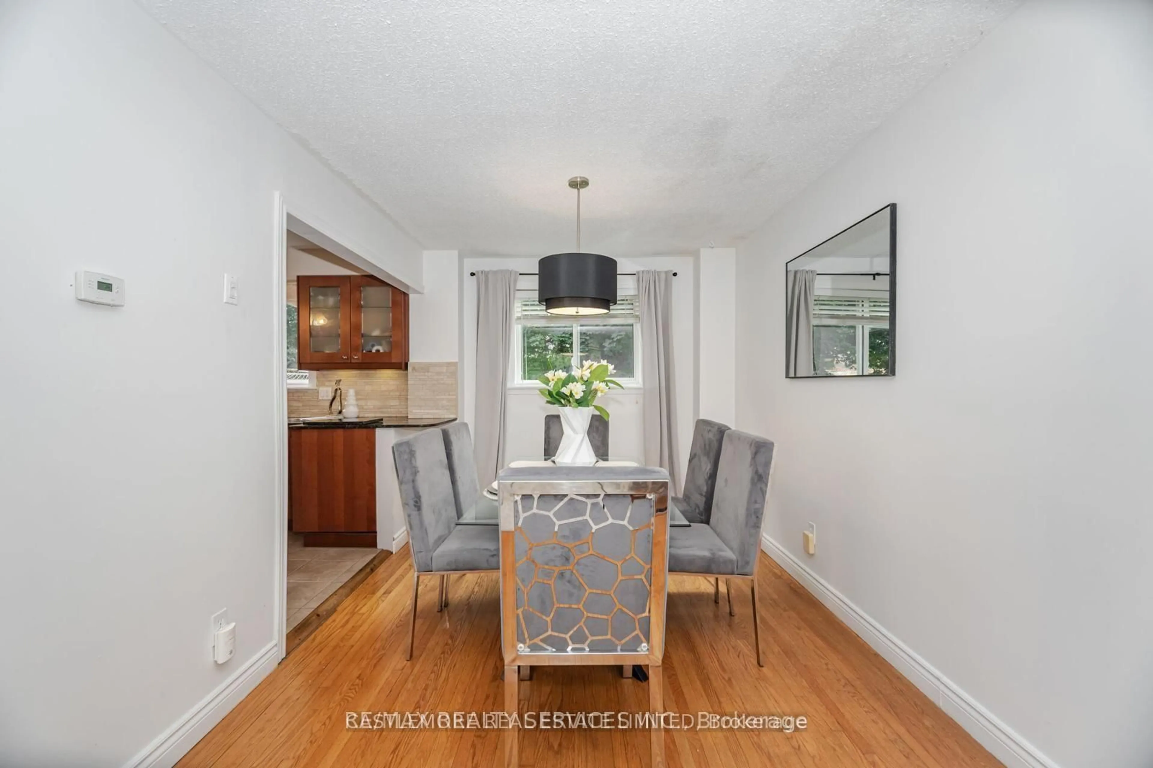 Dining room, unknown for 62 ambleside Dr, Brampton Ontario L6Y 1B9