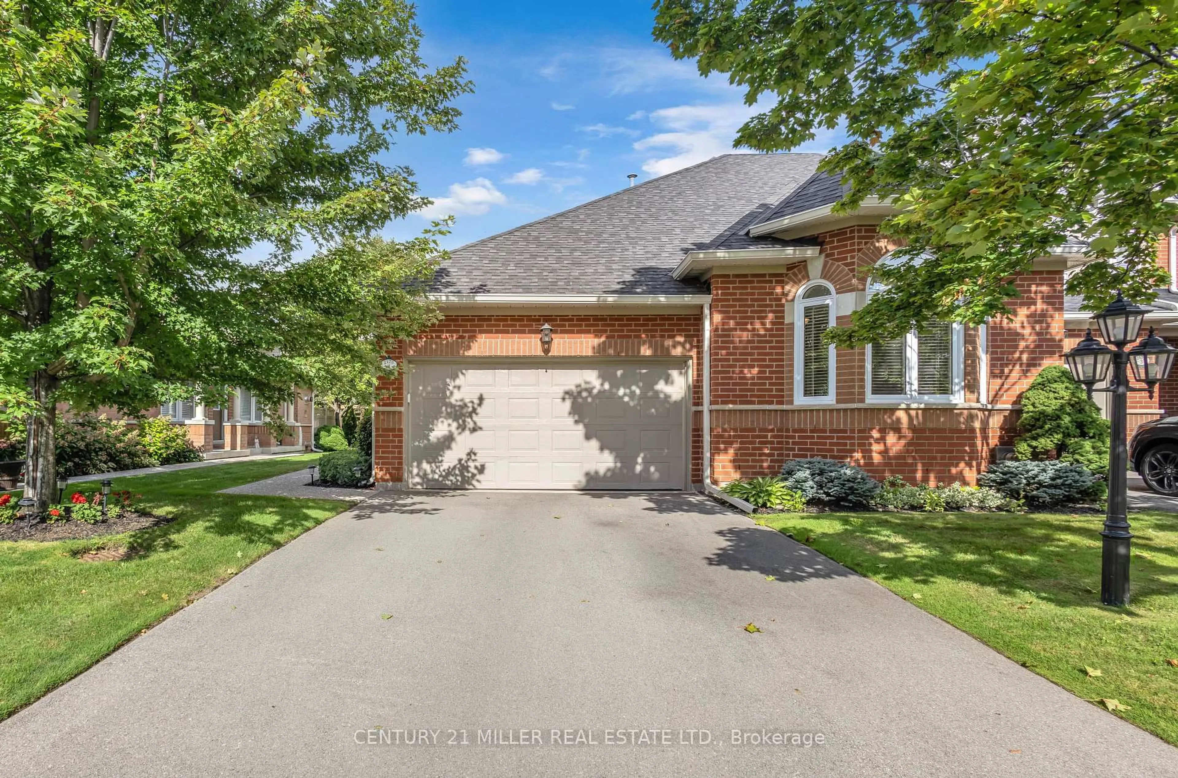 Home with brick exterior material, street for 2175 Country Club Dr #4, Burlington Ontario L7M 4H9