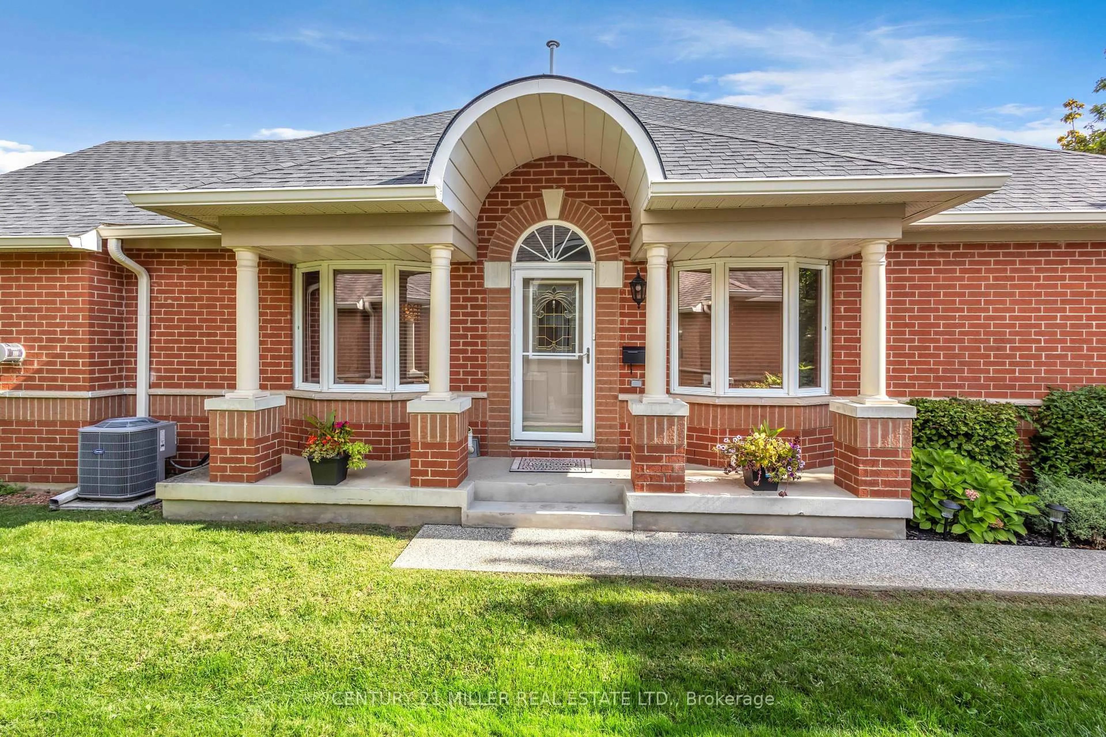 Home with brick exterior material, street for 2175 Country Club Dr #4, Burlington Ontario L7M 4H9
