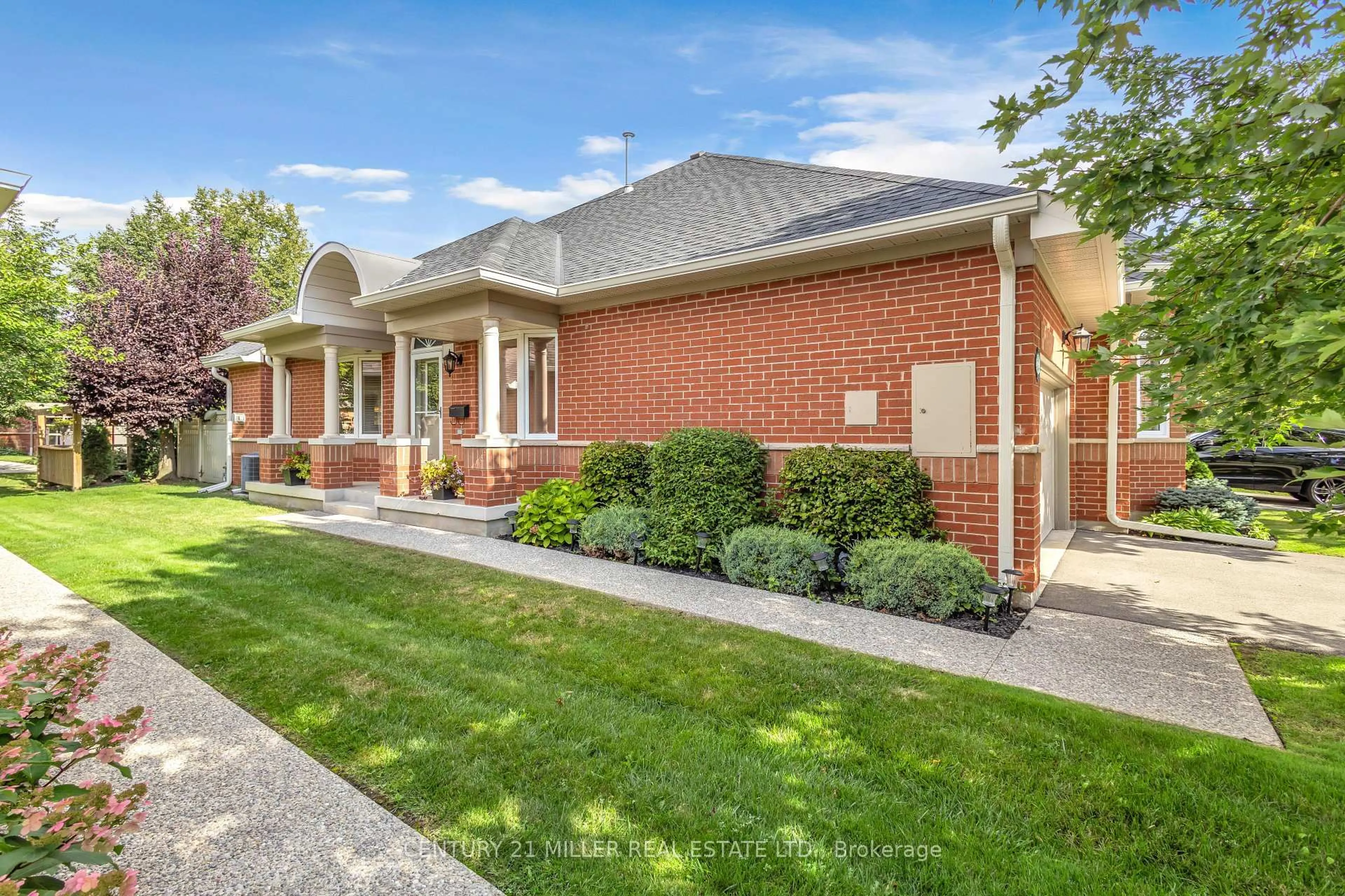 Home with brick exterior material, street for 2175 Country Club Dr #4, Burlington Ontario L7M 4H9