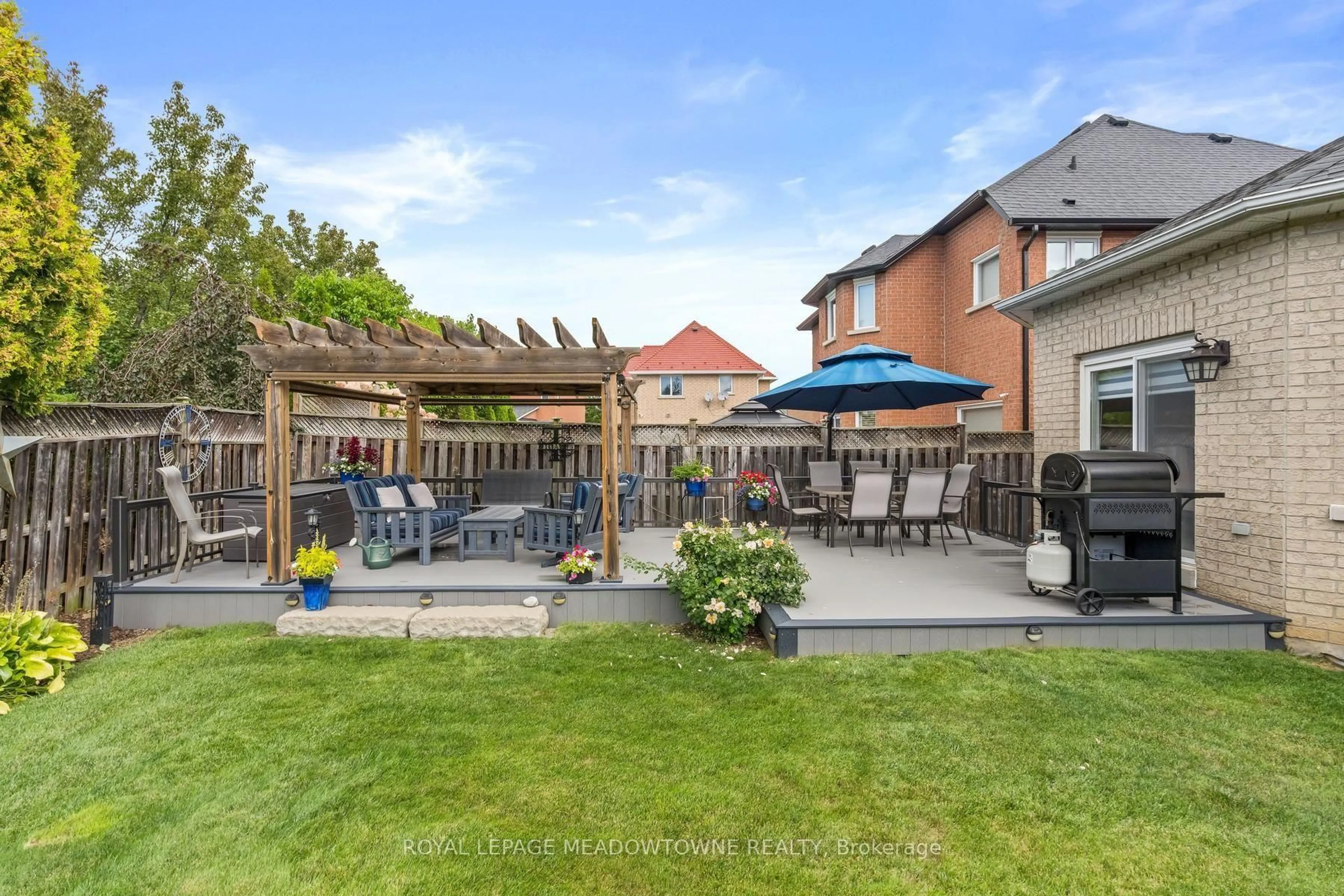 Patio, street for 69 Chaplin Cres, Halton Hills Ontario L7G 5V6