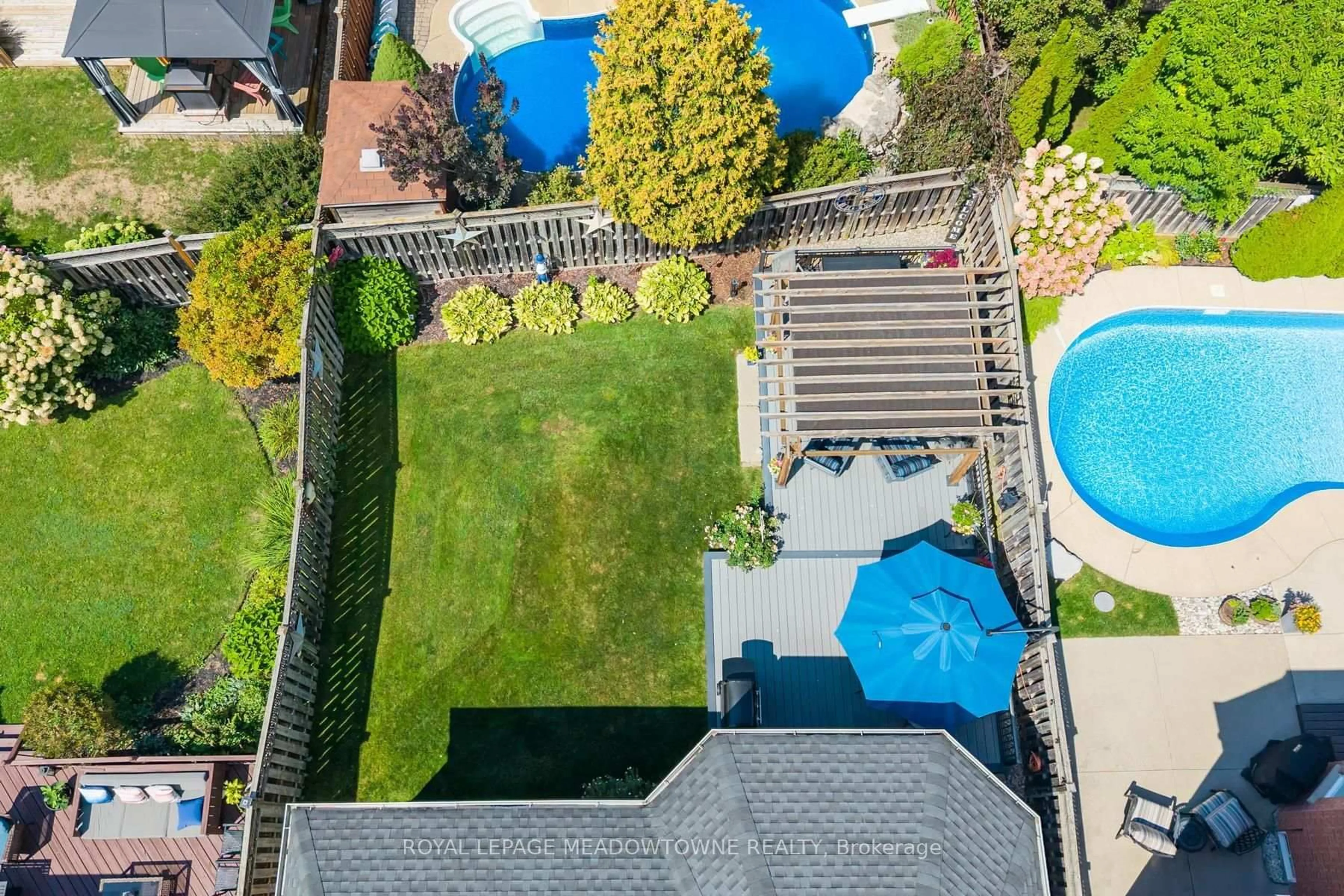 A pic from outside/outdoor area/front of a property/back of a property/a pic from drone, water/lake/river/ocean view for 69 Chaplin Cres, Halton Hills Ontario L7G 5V6