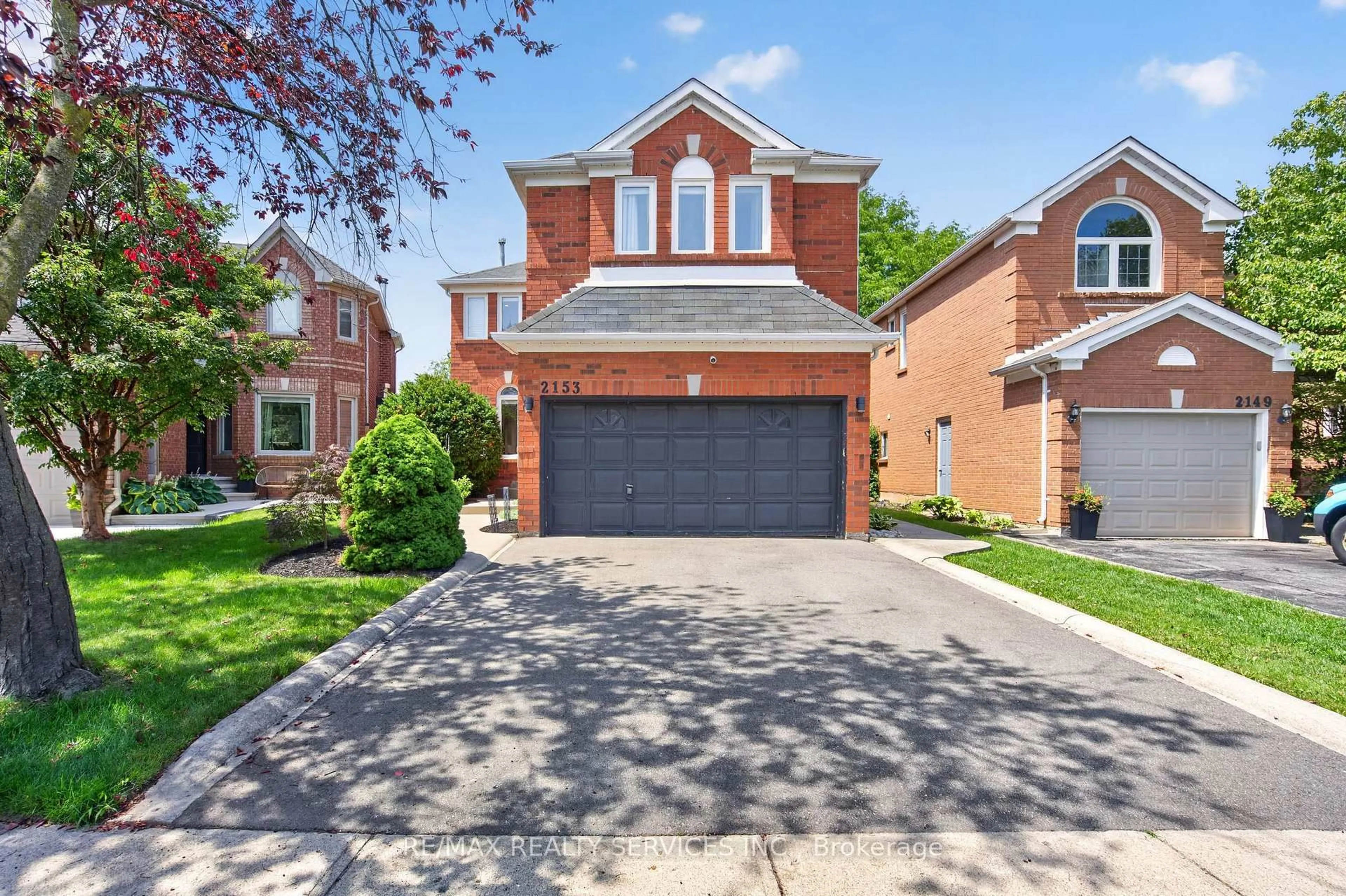 Home with brick exterior material, street for 2153 Oak Bliss Cres, Oakville Ontario L6M 3K2