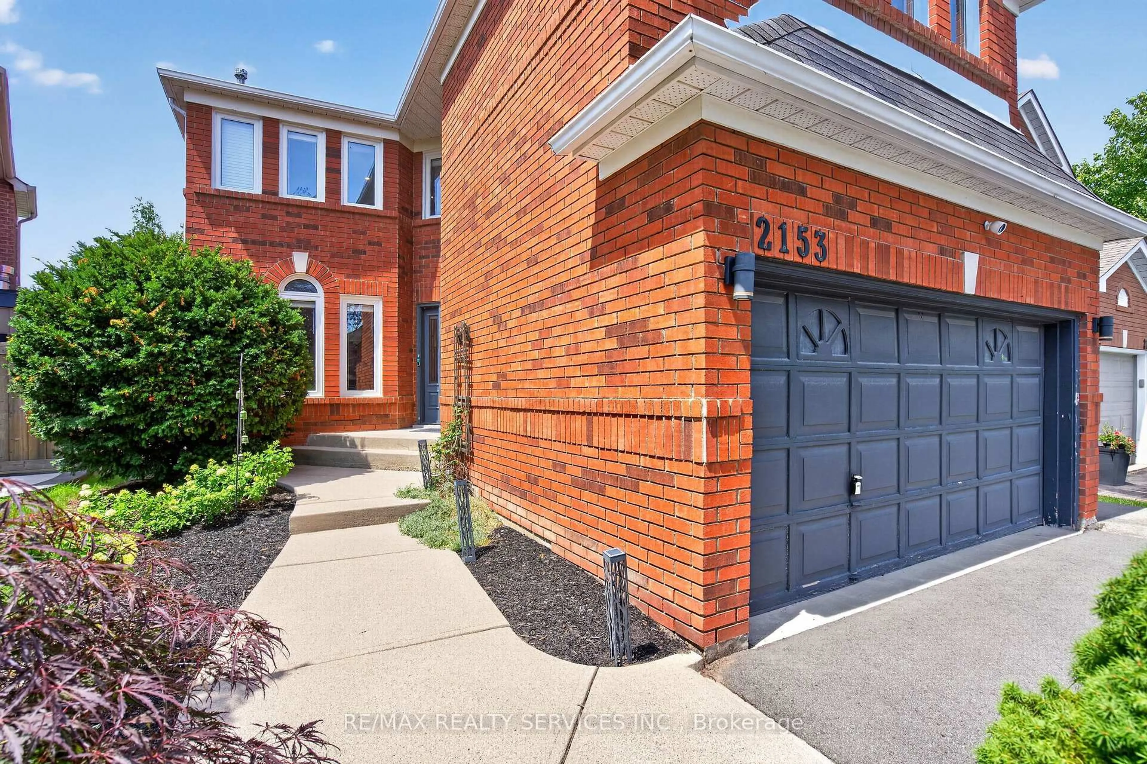 Home with brick exterior material, street for 2153 Oak Bliss Cres, Oakville Ontario L6M 3K2
