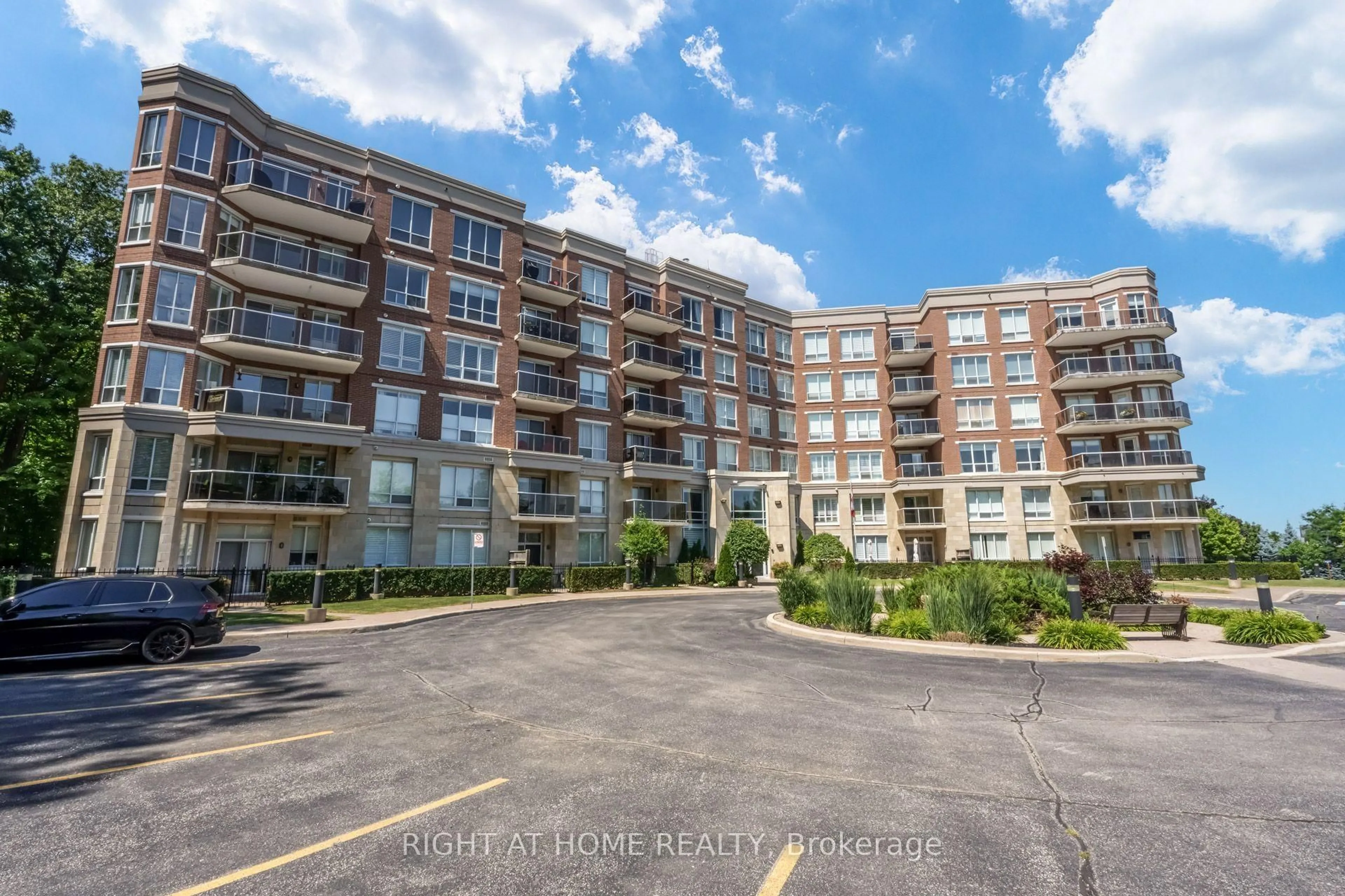 A pic from outside/outdoor area/front of a property/back of a property/a pic from drone, unknown for 483 FAITH Ave, Mississauga Ontario L5R 0A1
