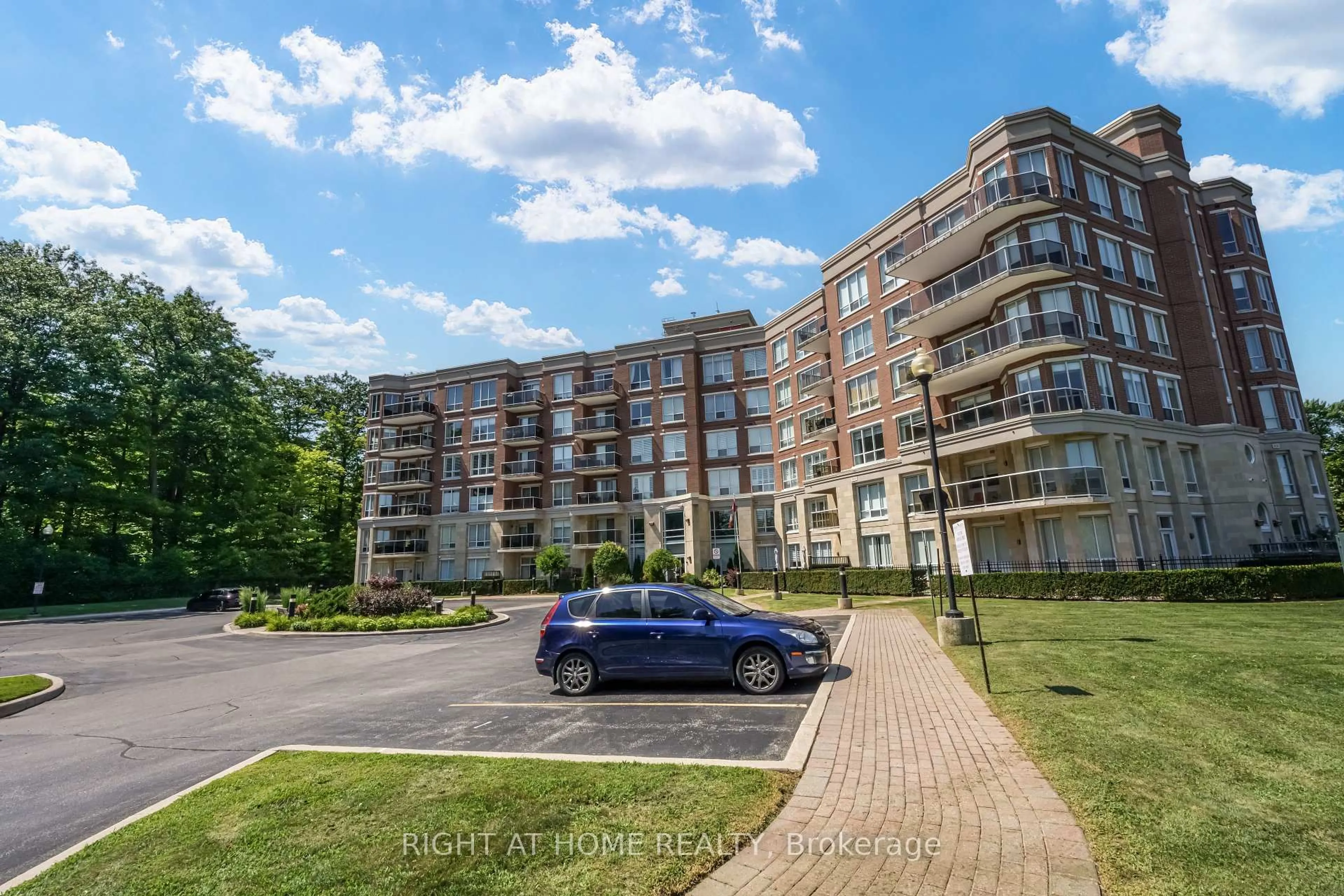 A pic from outside/outdoor area/front of a property/back of a property/a pic from drone, unknown for 483 FAITH Ave, Mississauga Ontario L5R 0A1