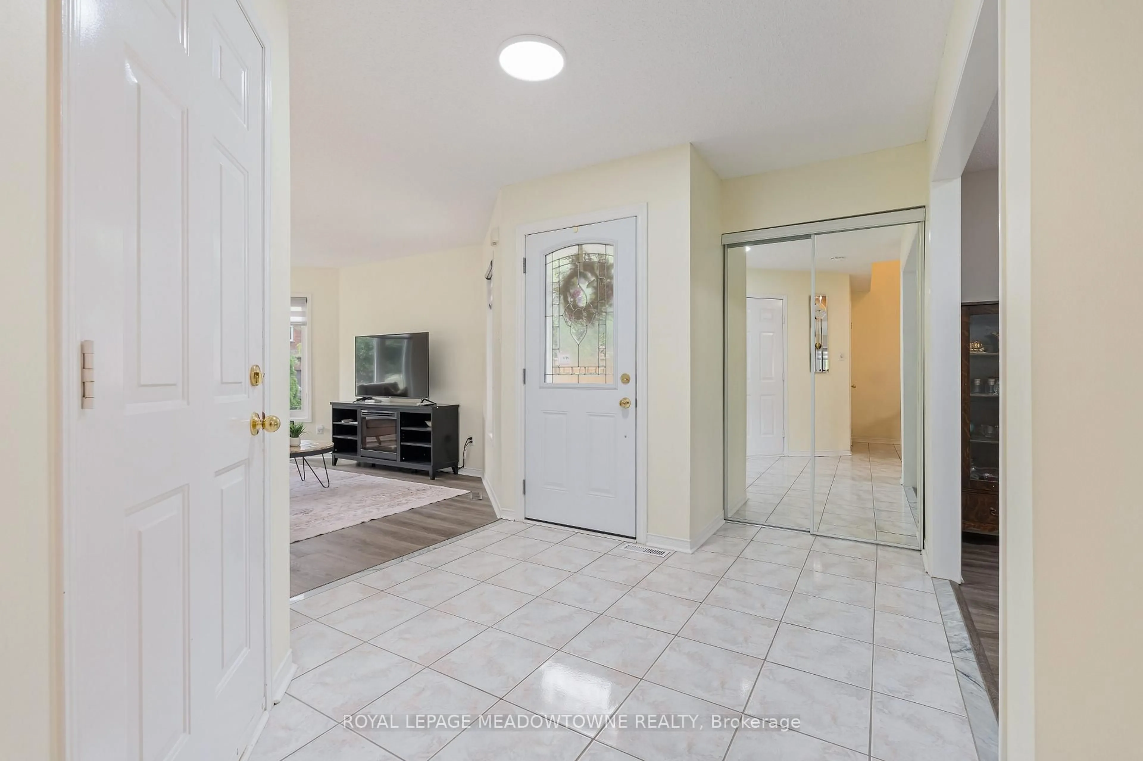 Indoor entryway for 73 James Young Dr, Halton Hills Ontario L7G 5S5