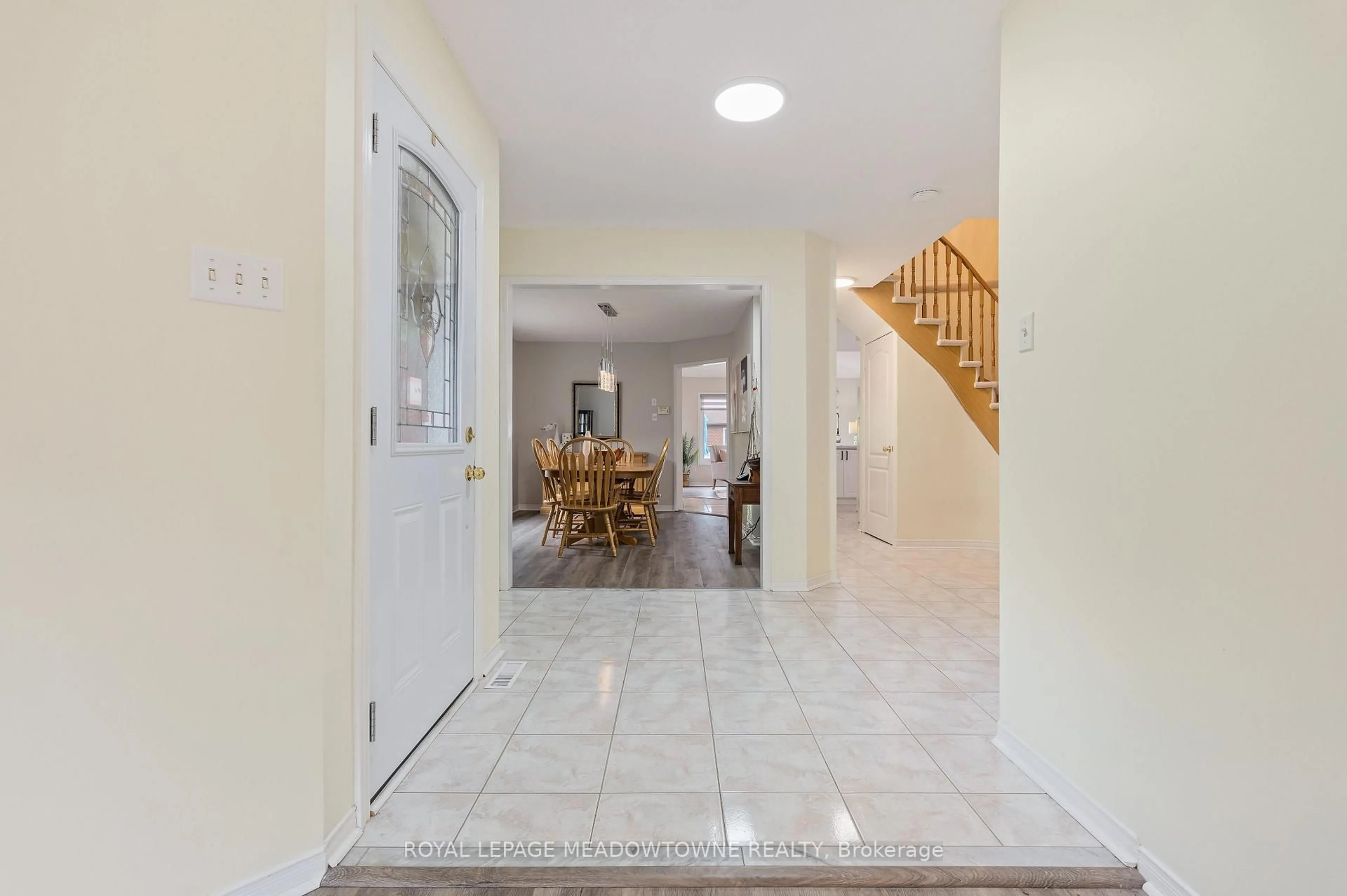 Indoor foyer for 73 James Young Dr, Halton Hills Ontario L7G 5S5