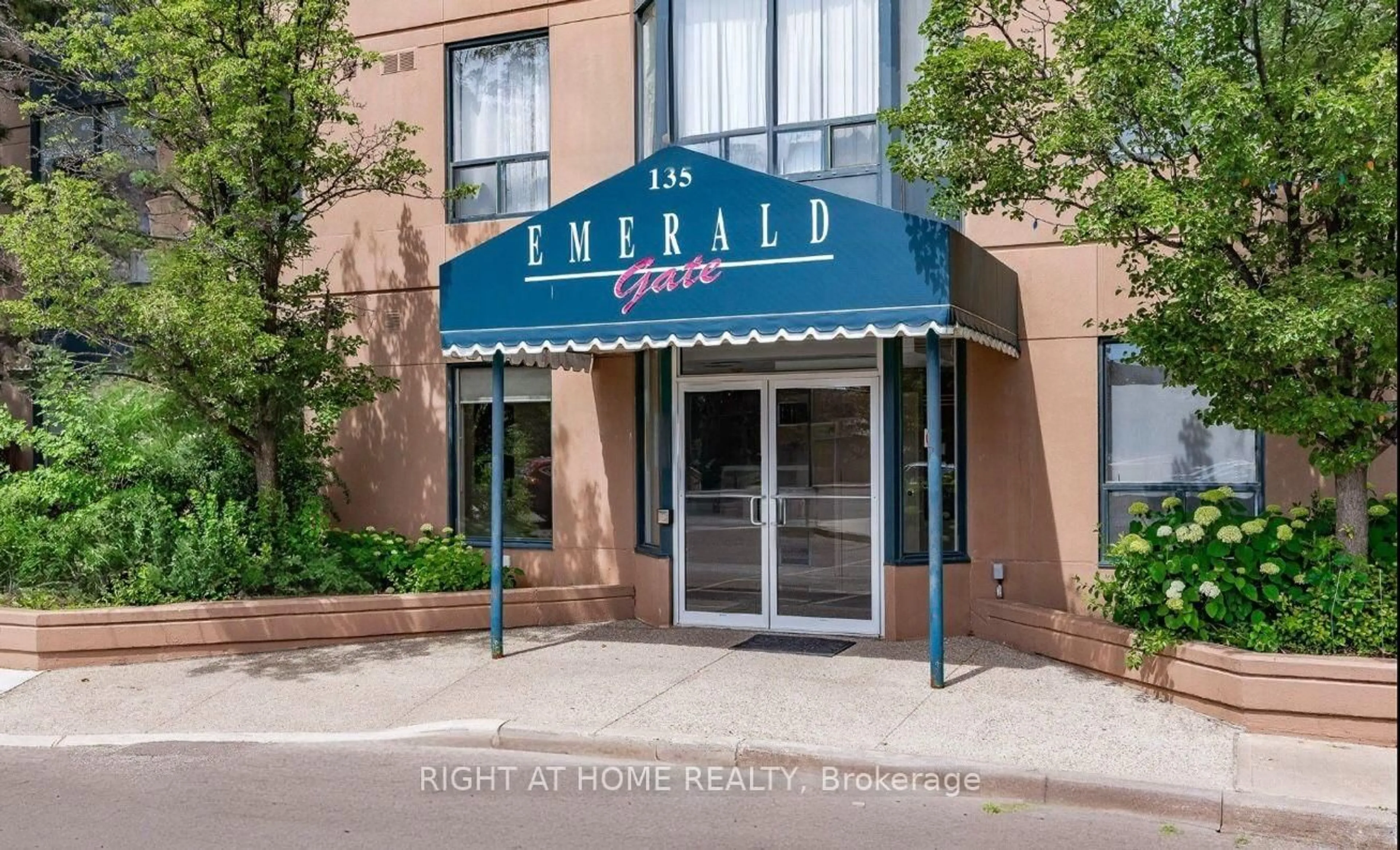 Unknown for 135 Hillcrest Ave #808, Mississauga Ontario L5B 4B1