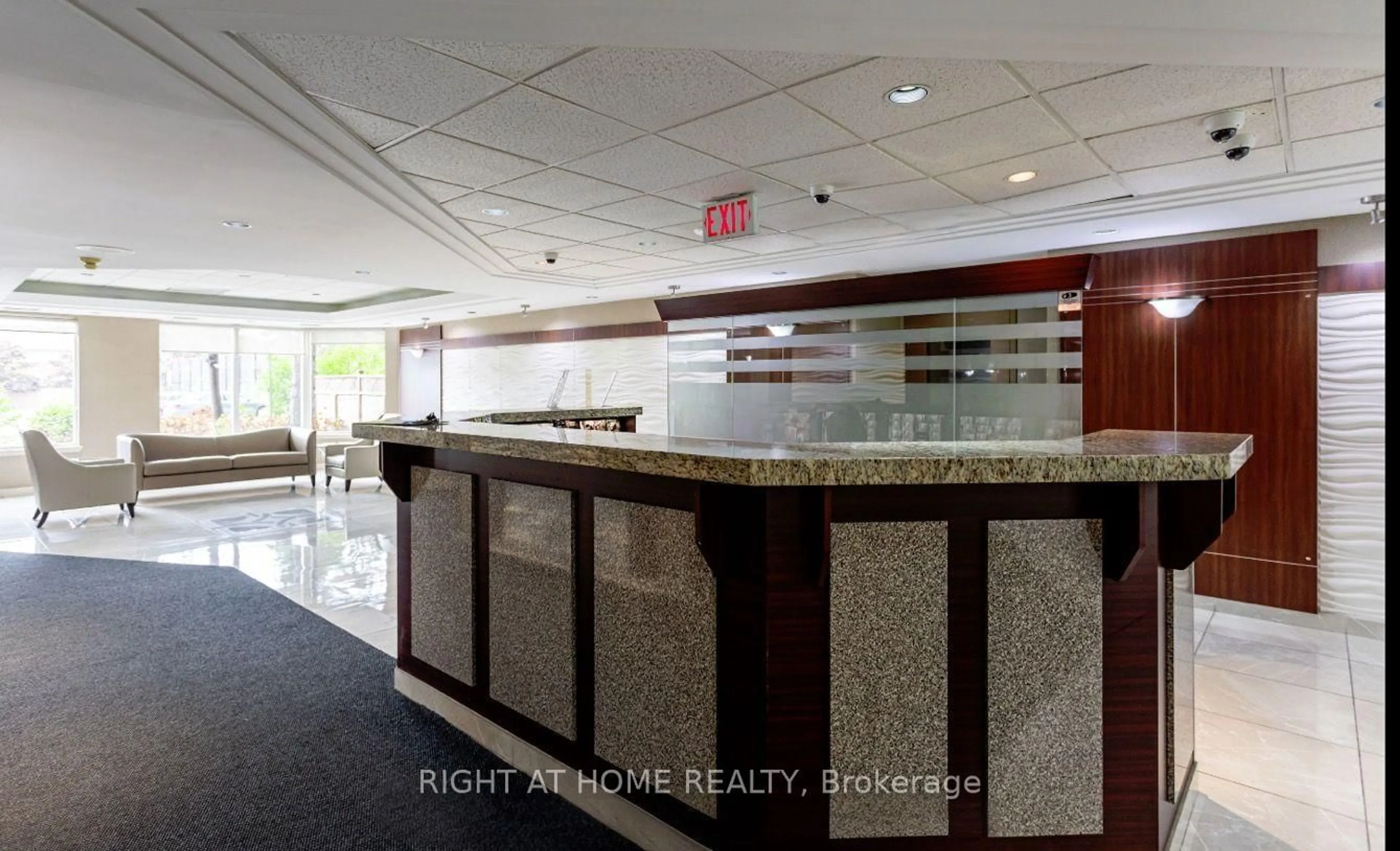 Lobby for 135 Hillcrest Ave #808, Mississauga Ontario L5B 4B1