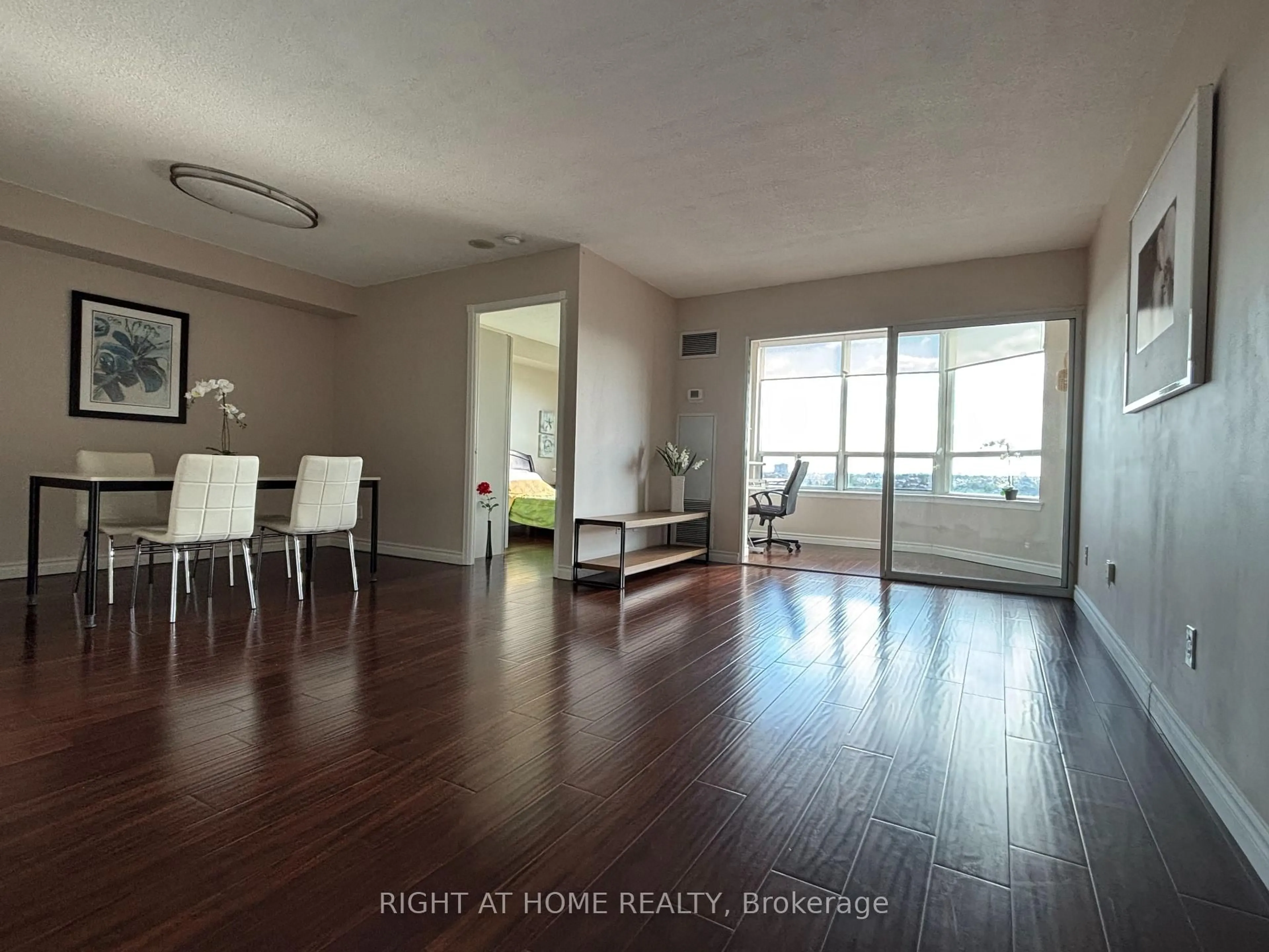 A pic of a room for 135 Hillcrest Ave #808, Mississauga Ontario L5B 4B1