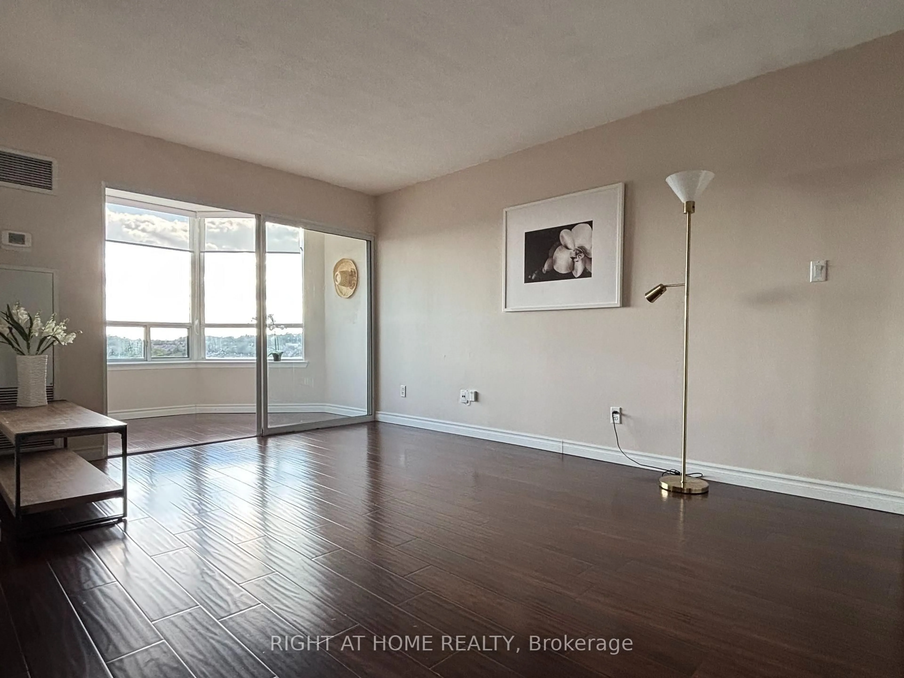 A pic of a room for 135 Hillcrest Ave #808, Mississauga Ontario L5B 4B1