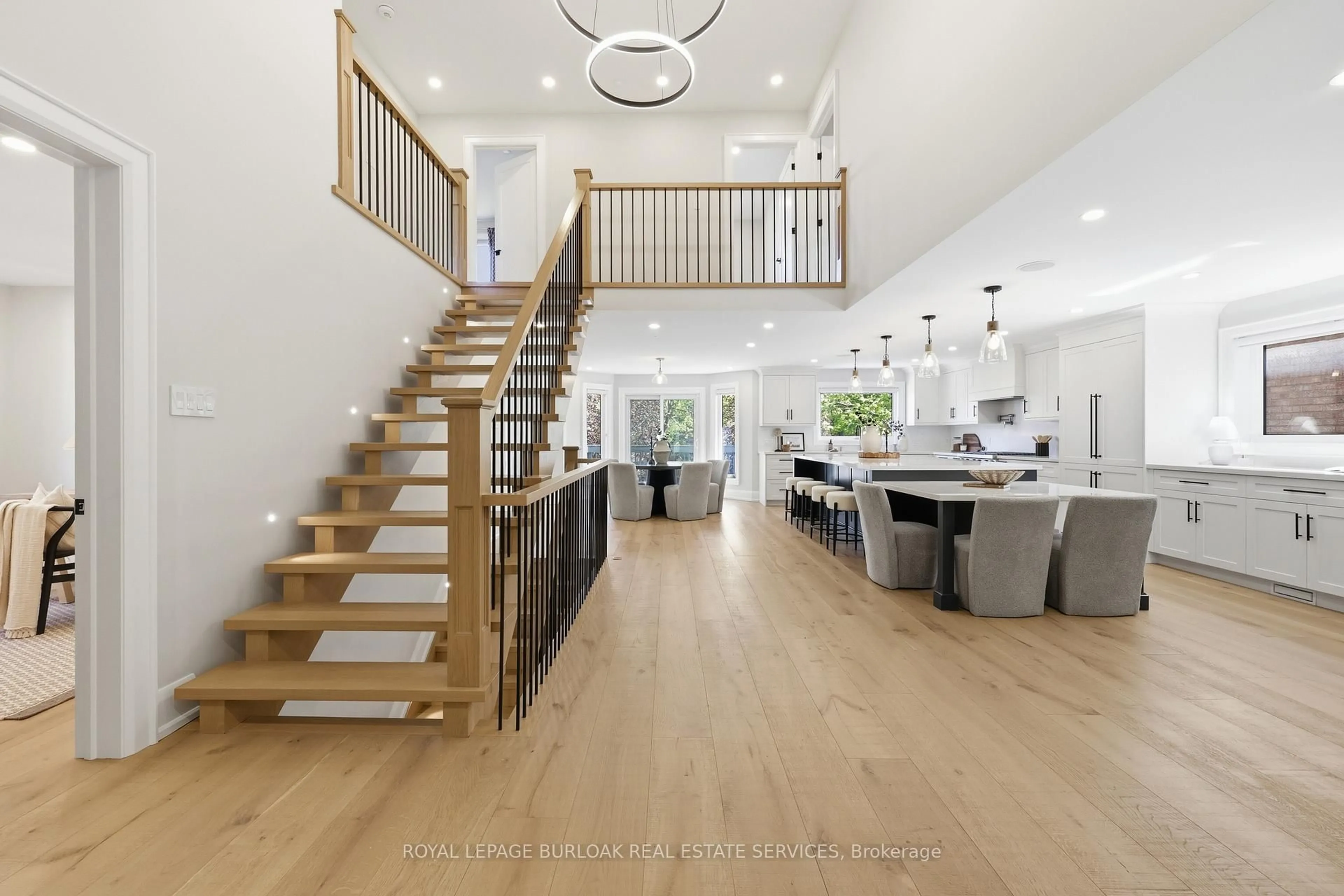 Unknown for 2029 Kempton Park Dr, Mississauga Ontario L5M 2Z4