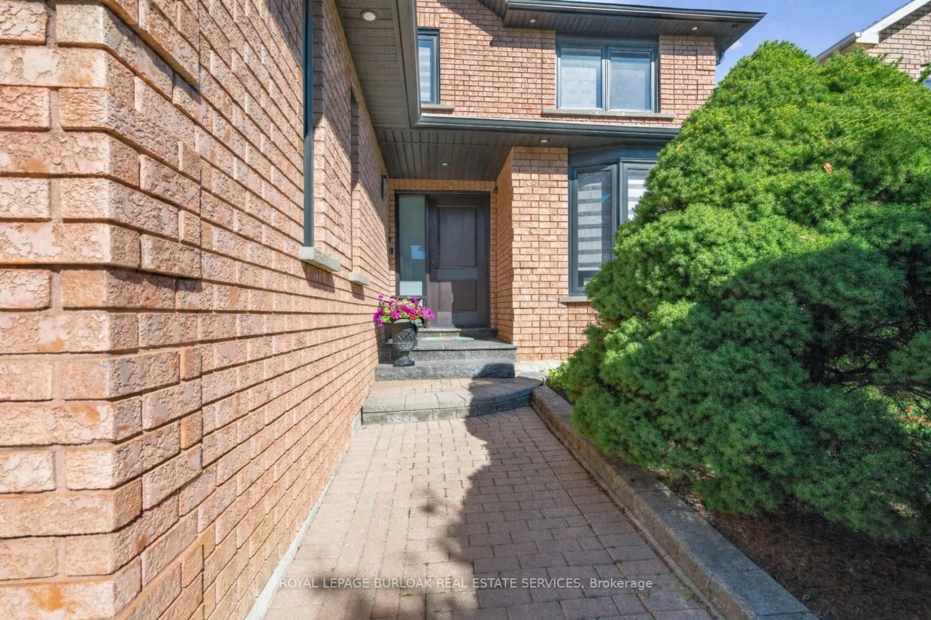 Home with brick exterior material, street for 2029 Kempton Park Dr, Mississauga Ontario L5M 2Z4