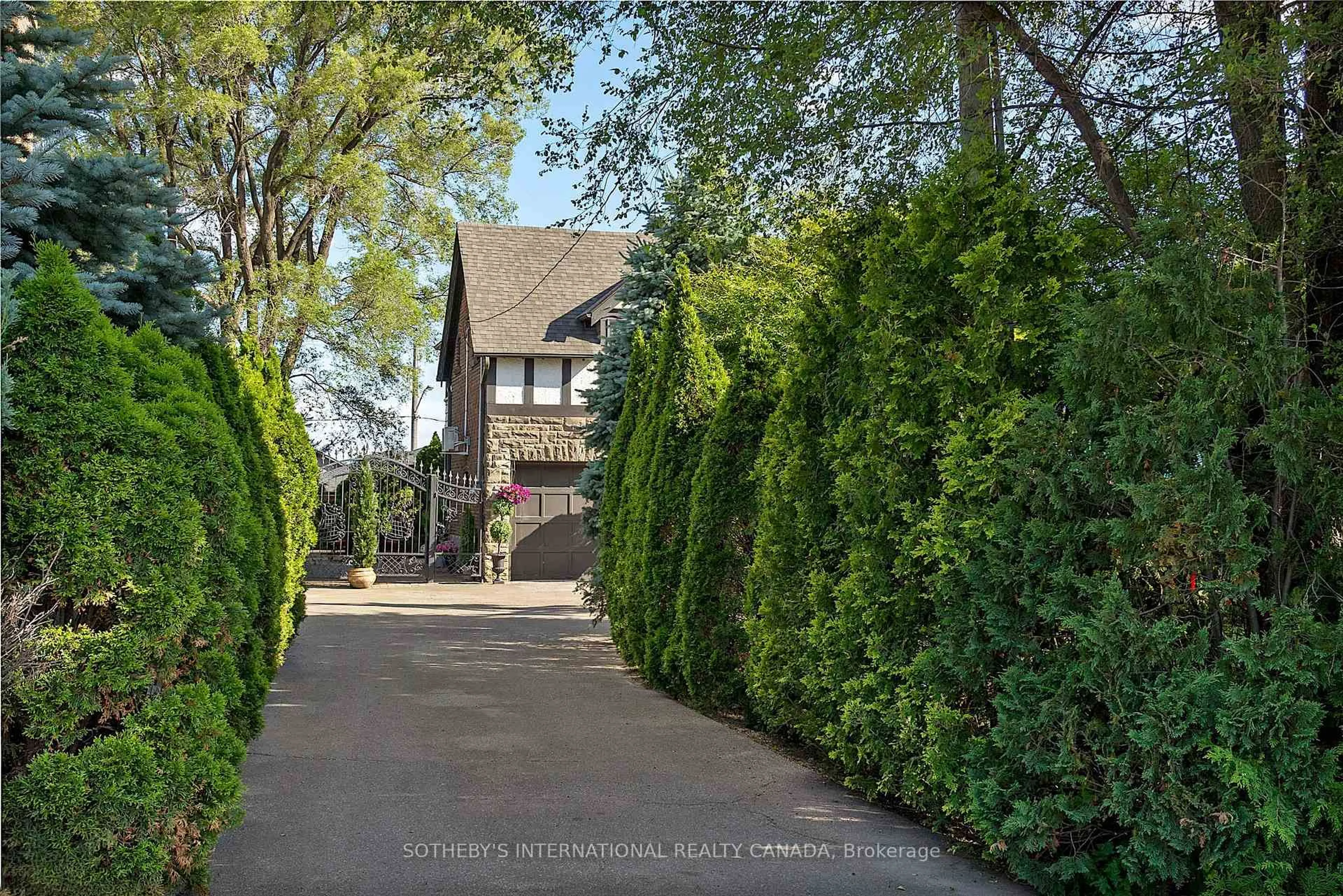 Unknown for 4009 Bloor St, Toronto Ontario M9B 1M4