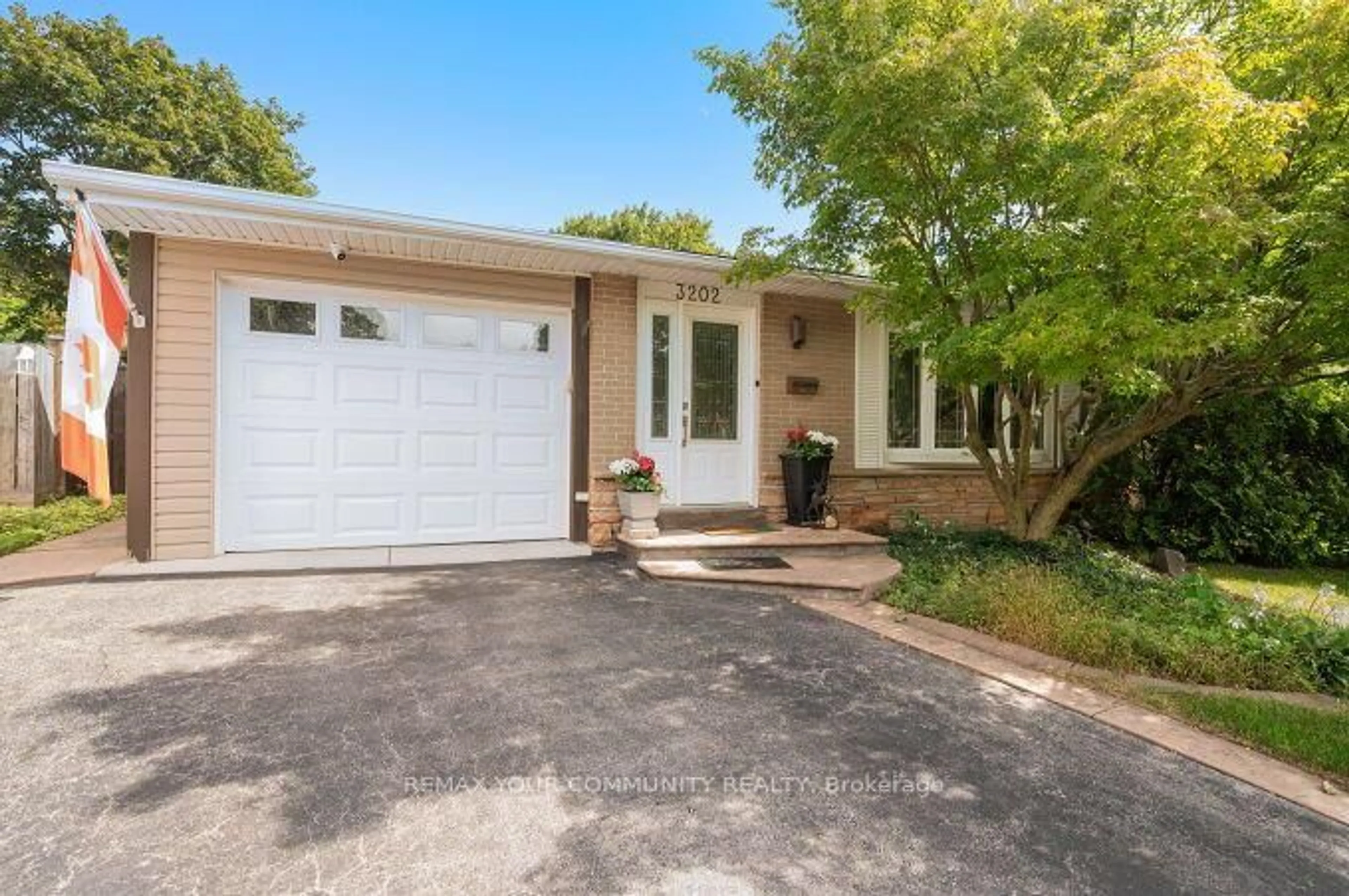Home with brick exterior material, street for 3202 Centennial Dr, Burlington Ontario L7M 1C2