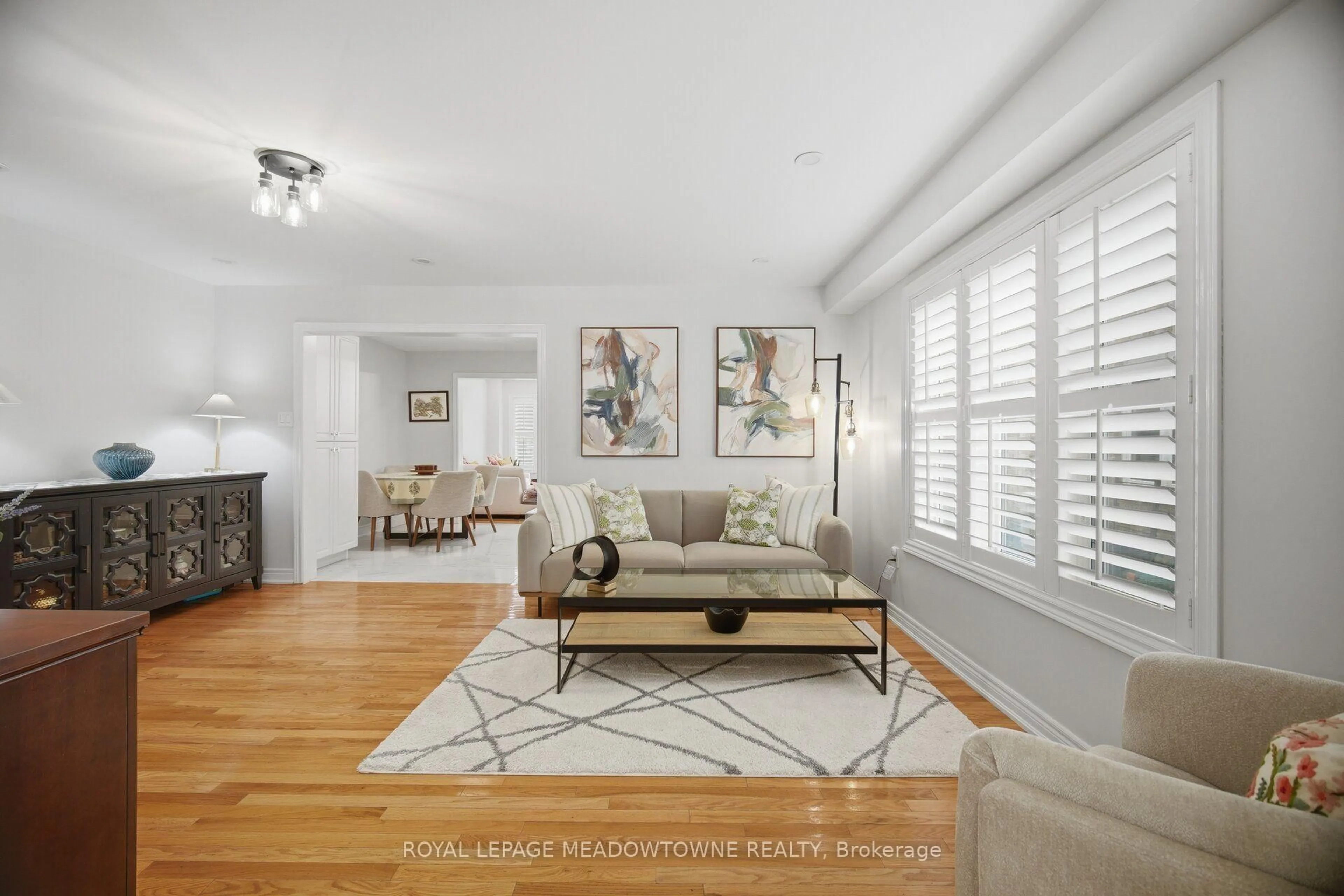 Living room with furniture, unknown for 6623 Blackheath Rdge, Mississauga Ontario L5W 1Z7