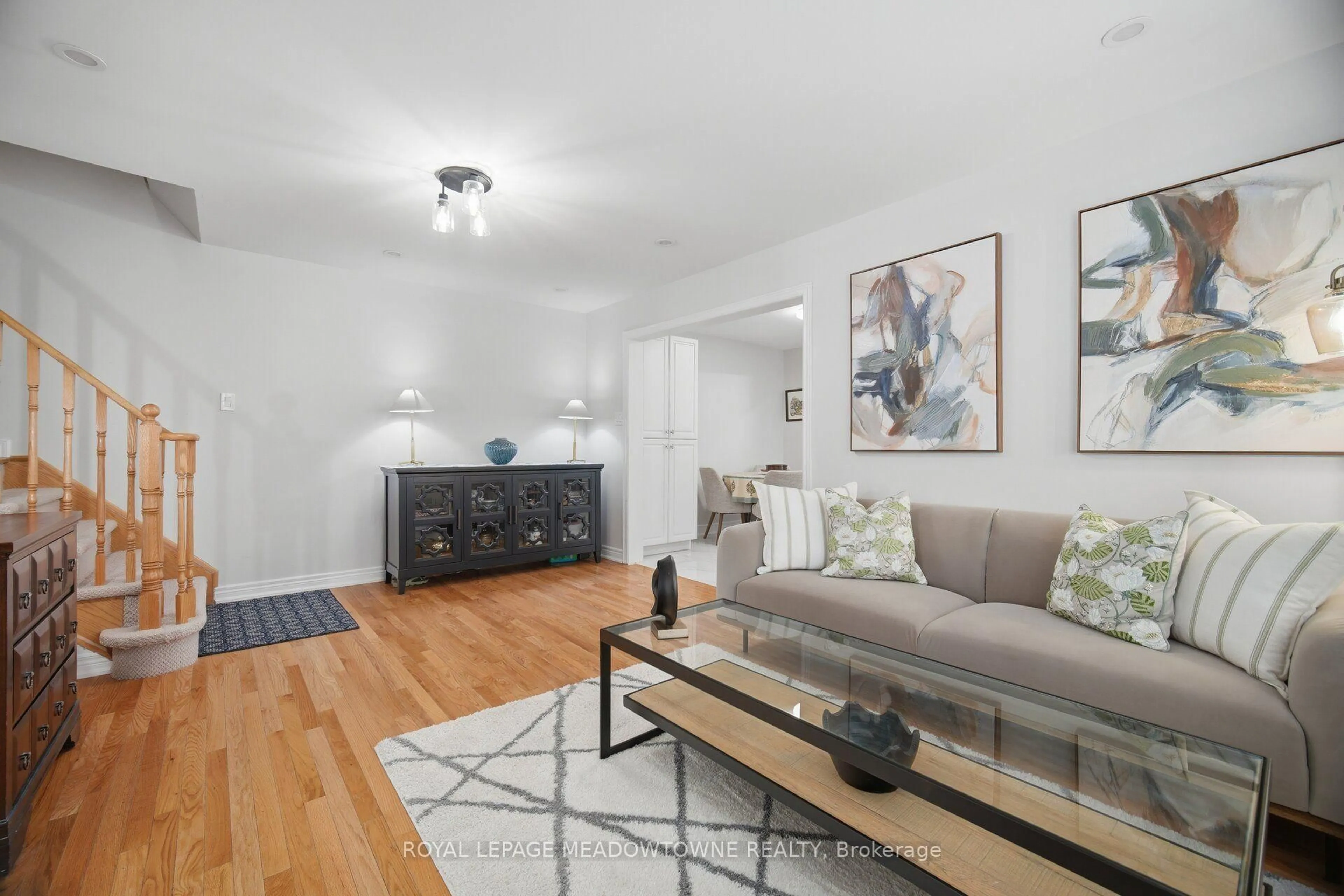 Living room with furniture, unknown for 6623 Blackheath Rdge, Mississauga Ontario L5W 1Z7