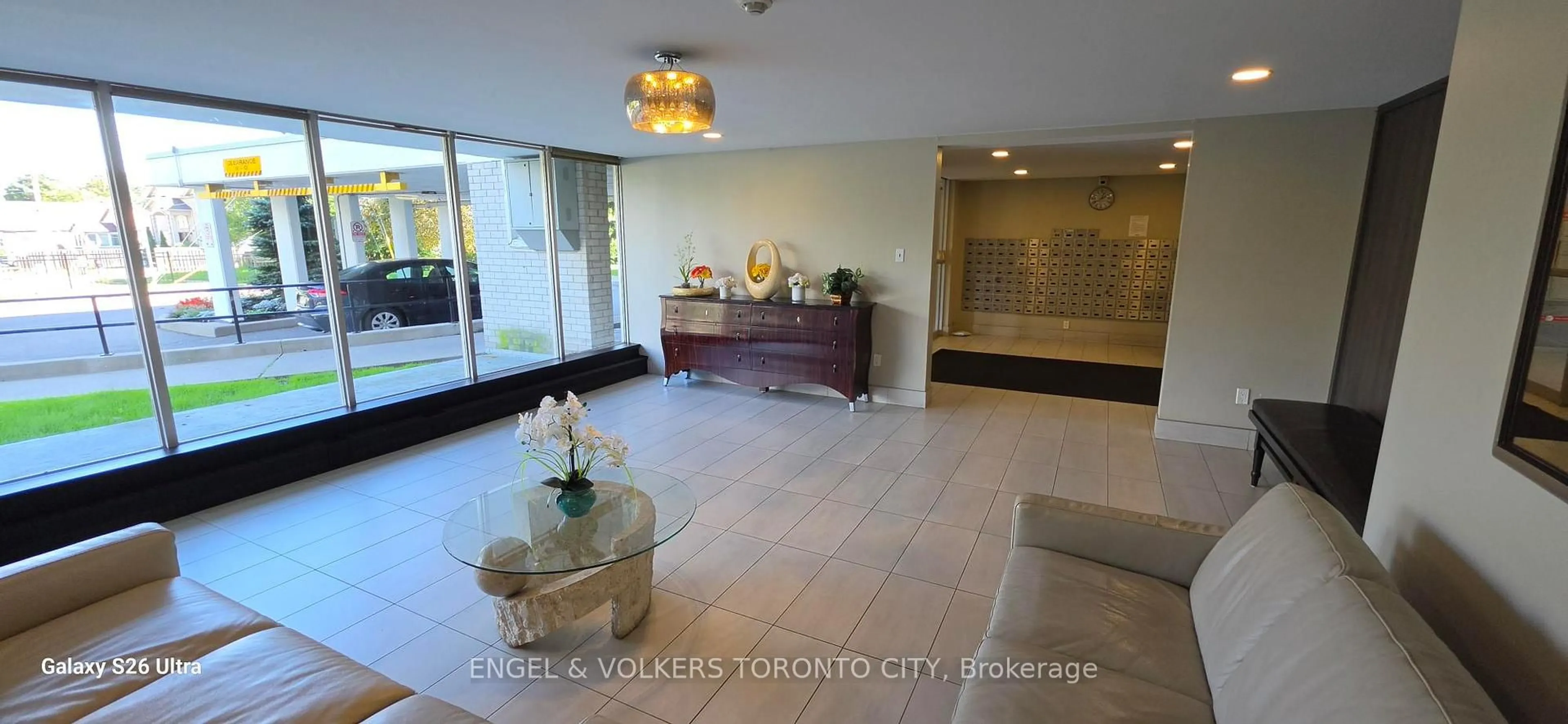 Lobby for 1100 Caven St #1204, Mississauga Ontario L5G 4N3