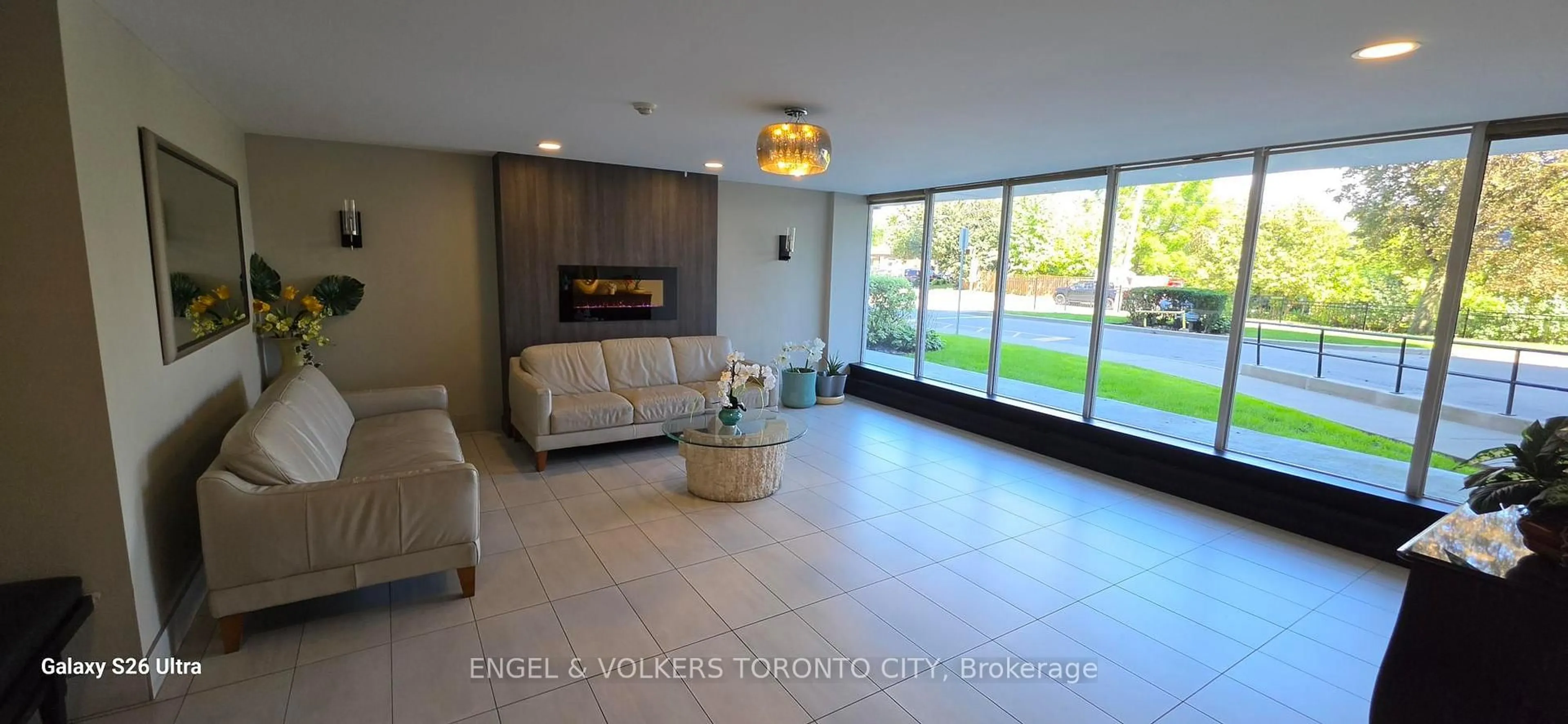 Unknown for 1100 Caven St #1204, Mississauga Ontario L5G 4N3