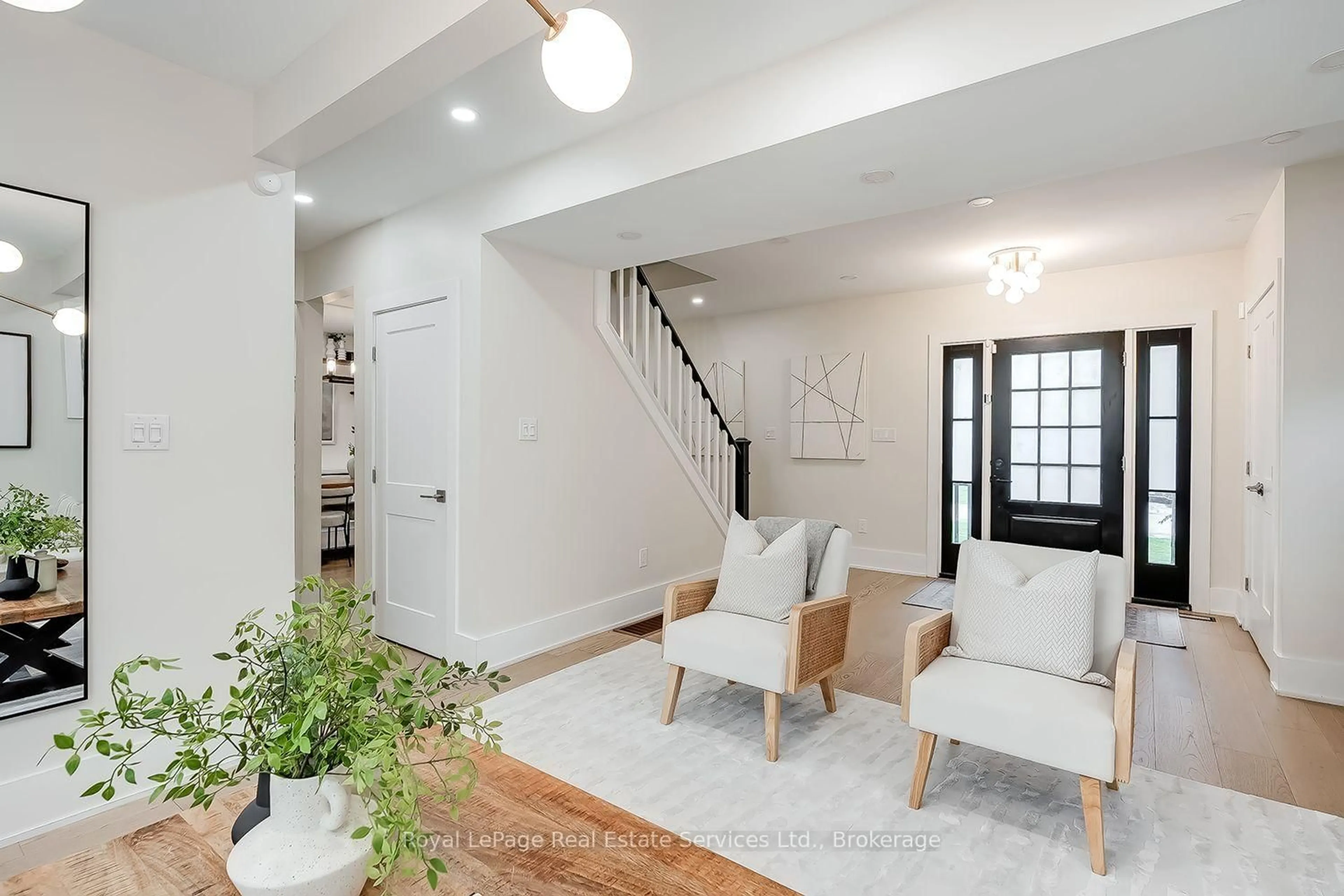 Indoor entryway for 59 Fairwood Pl, Burlington Ontario L7T 2B7