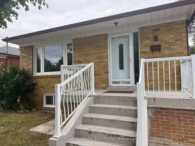 9 Macleod St, Toronto 3