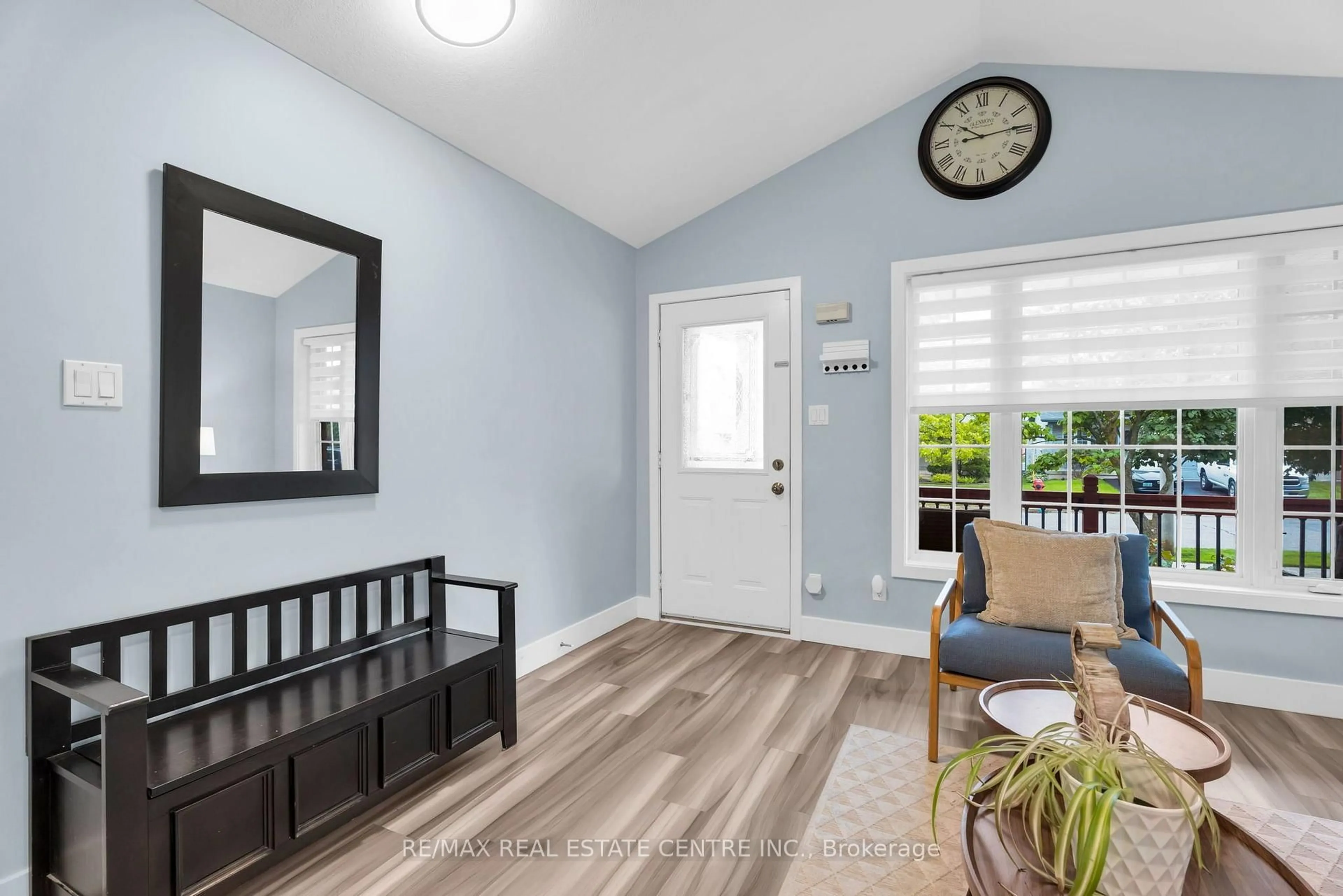 Indoor entryway for 99 Glengarry Rd, Orangeville Ontario L9W 5E4