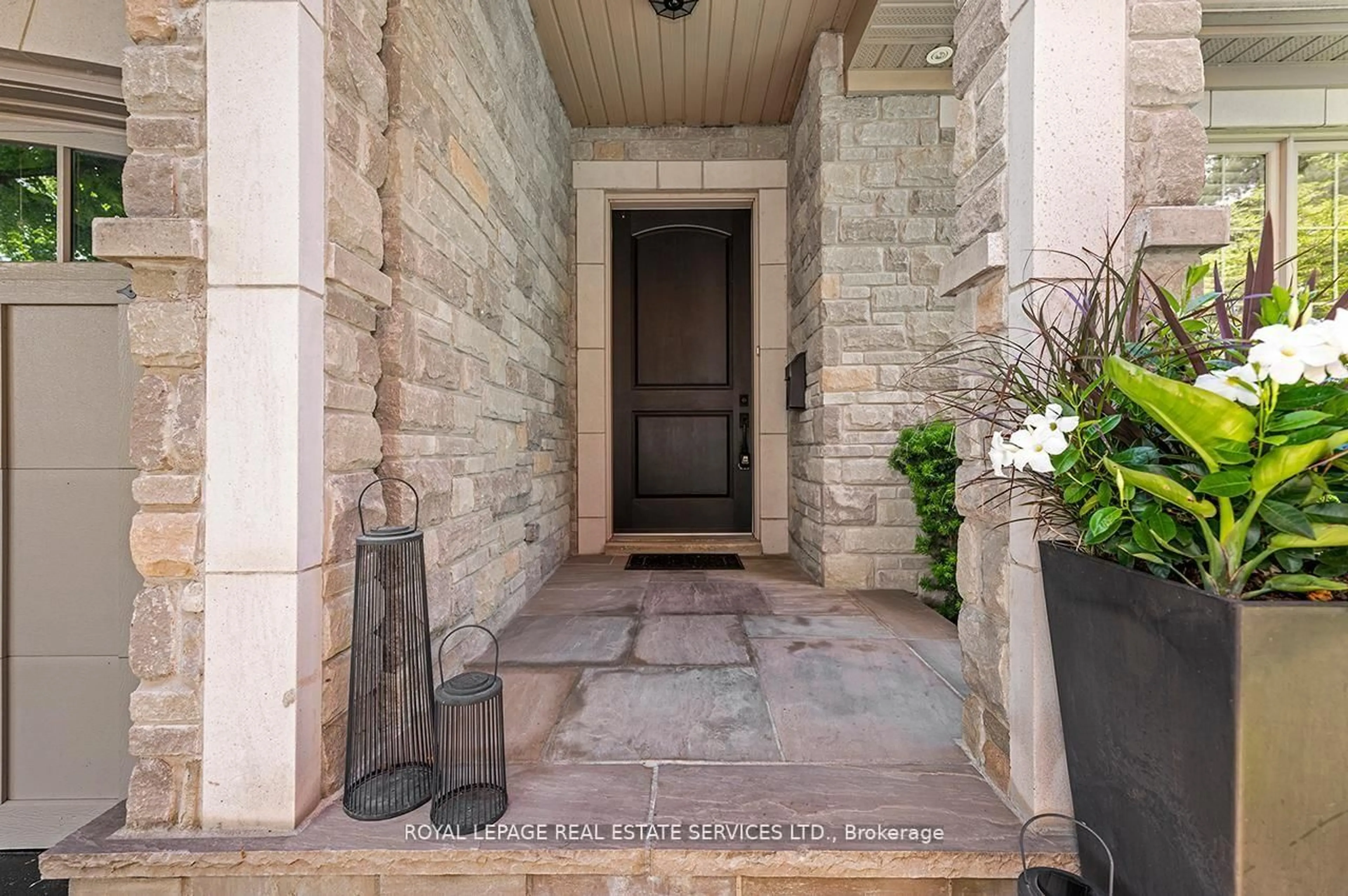 Indoor entryway for 24 Jopling Ave, Toronto Ontario M9B 4E7