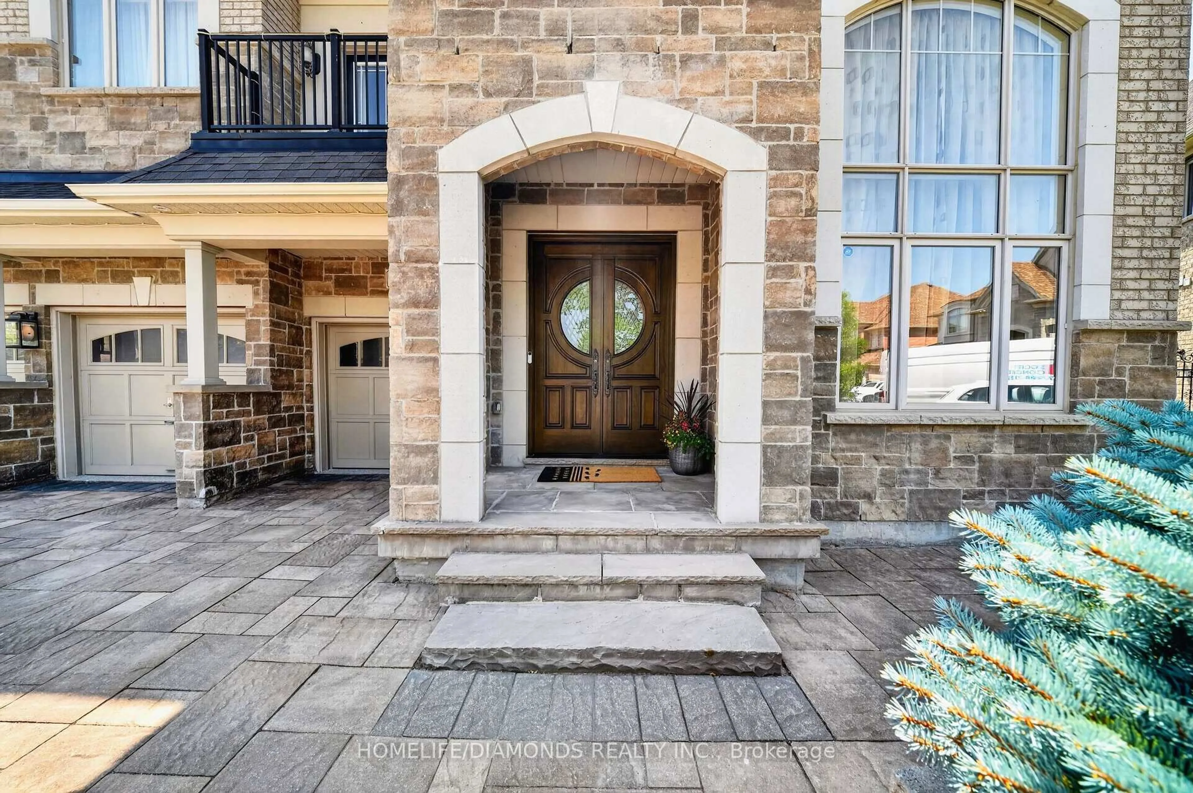 Indoor entryway for 115 LATANIA Blvd, Brampton Ontario L6P 2Z2
